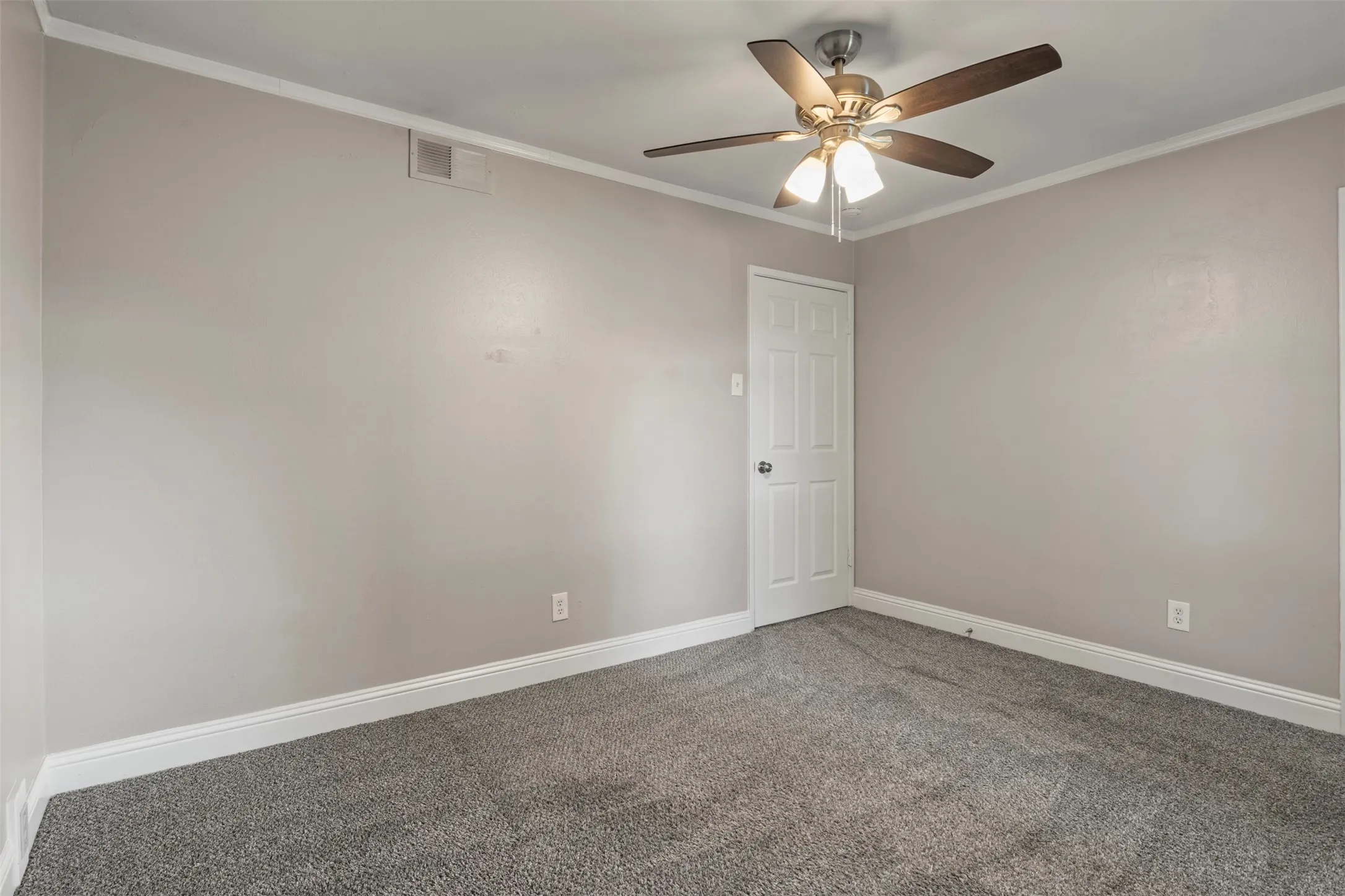 Single Family Residence For Rent in Denton County , 2223 Lockwood Drive, Carrollton, Texas 75007, 3 Bedroom, 2 Bathroom, 1 Garage spaces, 1,260 Sqft, built in 1972, mls#21308730, Real Estate Agent in Carrollton, Homes For Rent in Denton county, Homes For Rent in Carrollton, Realtor in Carrollton Texas, Real Estate Brokerage Independent Realty Texas, Luminita Cordes Realtor