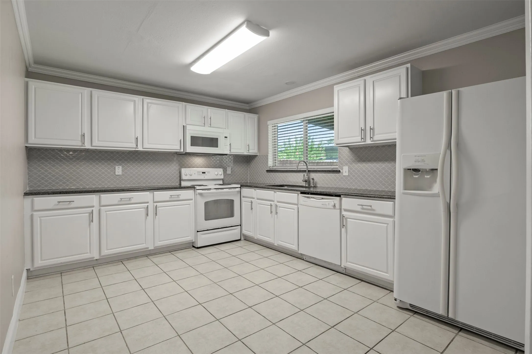 Single Family Residence For Rent in Denton County , 2223 Lockwood Drive, Carrollton, Texas 75007, 3 Bedroom, 2 Bathroom, 1 Garage spaces, 1,260 Sqft, built in 1972, mls#21308730, Real Estate Agent in Carrollton, Homes For Rent in Denton county, Homes For Rent in Carrollton, Realtor in Carrollton Texas, Real Estate Brokerage Independent Realty Texas, Luminita Cordes Realtor
