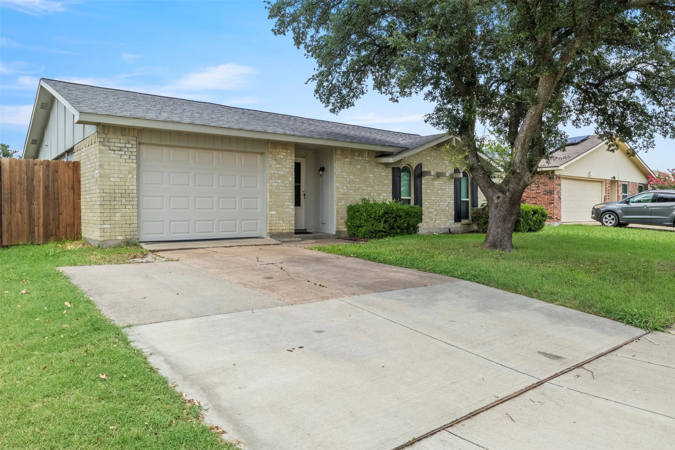 Single Family Residence For Rent in Denton County , 2223 Lockwood Drive, Carrollton, Texas 75007, 3 Bedroom, 2 Bathroom, 1 Garage spaces, 1,260 Sqft, built in 1972, mls#21308730, Real Estate Agent in Carrollton, Homes For Rent in Denton county, Homes For Rent in Carrollton, Realtor in Carrollton Texas, Real Estate Brokerage Independent Realty Texas, Luminita Cordes Realtor