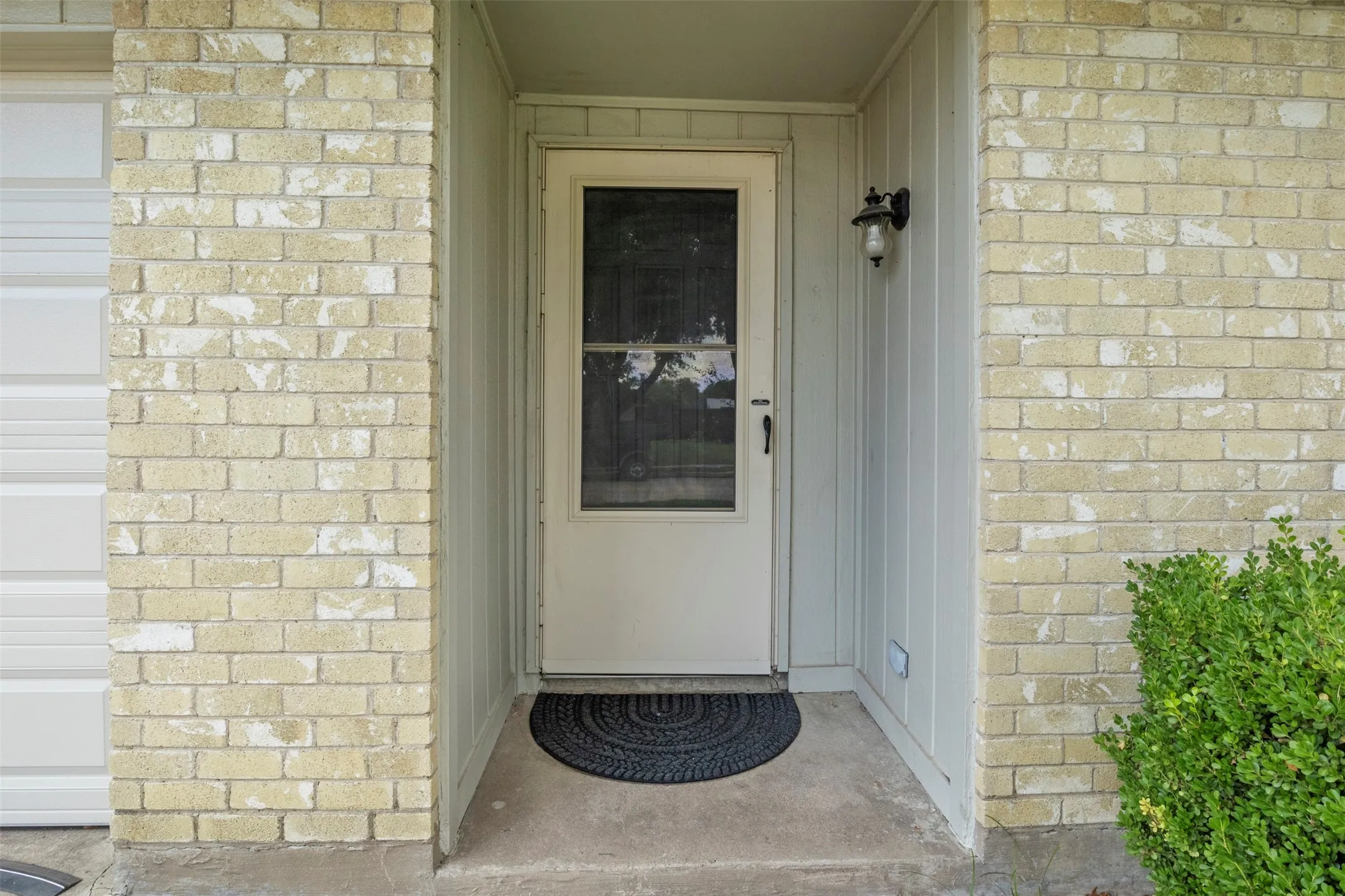 Single Family Residence For Rent in Denton County , 2223 Lockwood Drive, Carrollton, Texas 75007, 3 Bedroom, 2 Bathroom, 1 Garage spaces, 1,260 Sqft, built in 1972, mls#21308730, Real Estate Agent in Carrollton, Homes For Rent in Denton county, Homes For Rent in Carrollton, Realtor in Carrollton Texas, Real Estate Brokerage Independent Realty Texas, Luminita Cordes Realtor