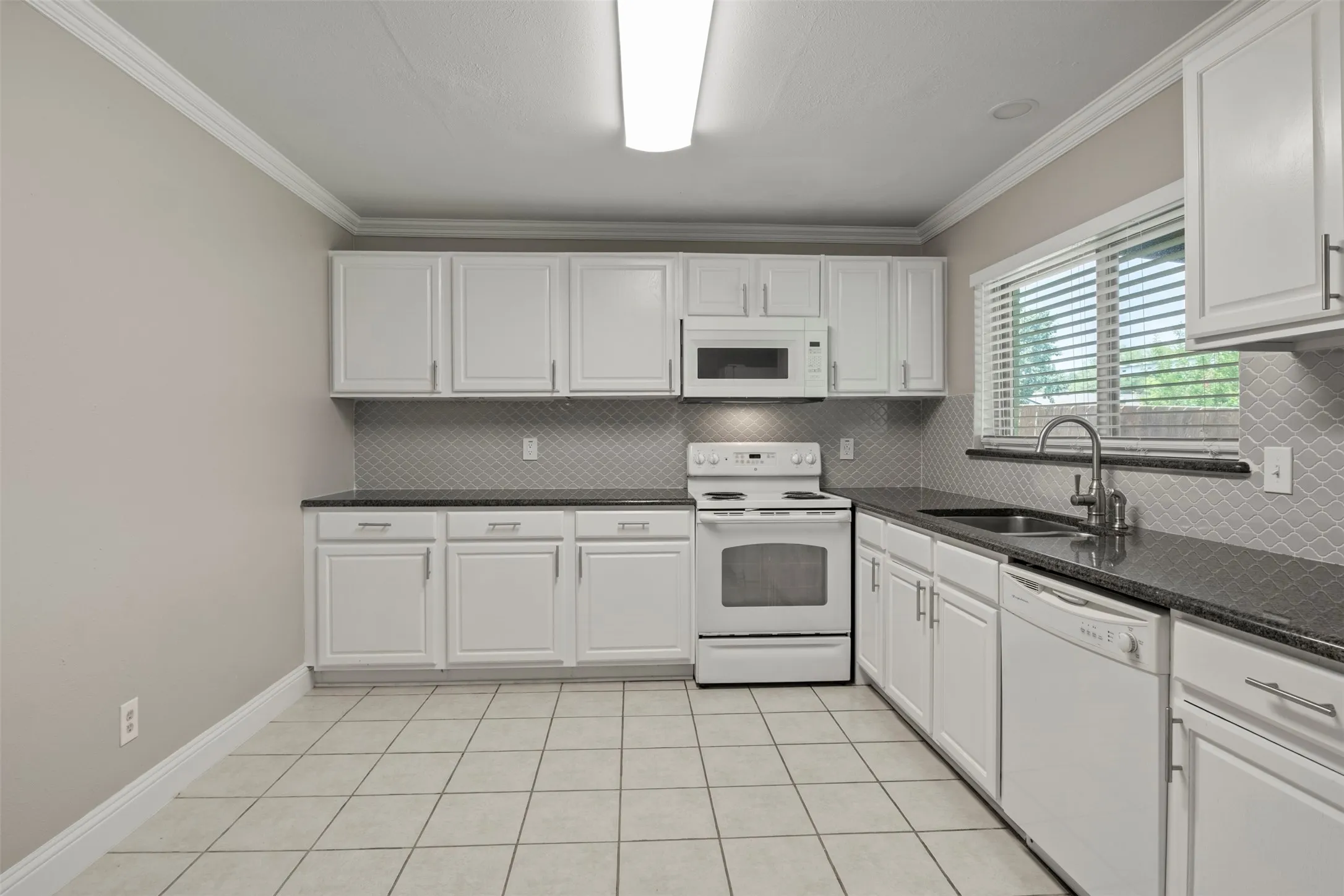 Single Family Residence For Rent in Denton County , 2223 Lockwood Drive, Carrollton, Texas 75007, 3 Bedroom, 2 Bathroom, 1 Garage spaces, 1,260 Sqft, built in 1972, mls#21308730, Real Estate Agent in Carrollton, Homes For Rent in Denton county, Homes For Rent in Carrollton, Realtor in Carrollton Texas, Real Estate Brokerage Independent Realty Texas, Luminita Cordes Realtor