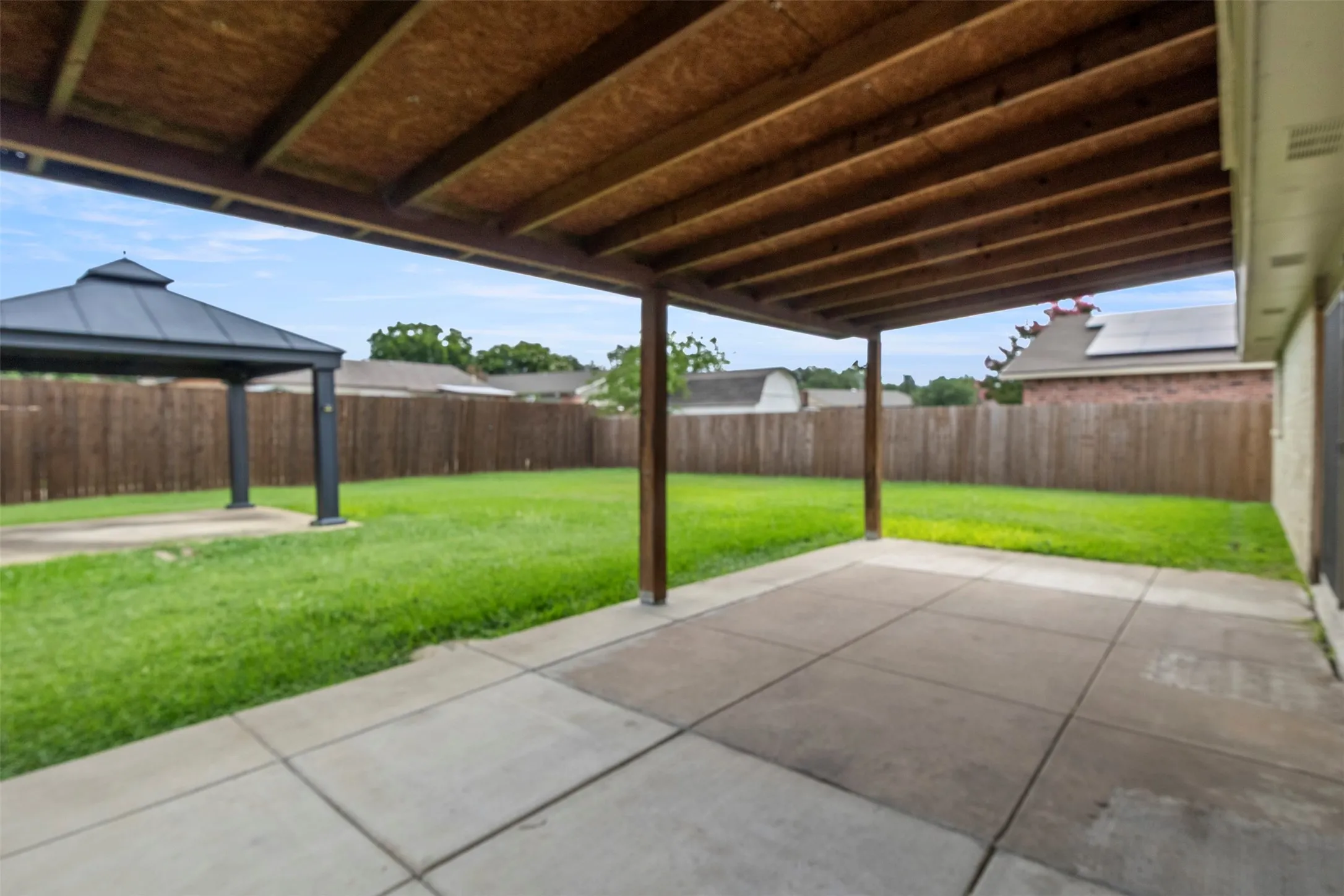 Single Family Residence For Rent in Denton County , 2223 Lockwood Drive, Carrollton, Texas 75007, 3 Bedroom, 2 Bathroom, 1 Garage spaces, 1,260 Sqft, built in 1972, mls#21308730, Real Estate Agent in Carrollton, Homes For Rent in Denton county, Homes For Rent in Carrollton, Realtor in Carrollton Texas, Real Estate Brokerage Independent Realty Texas, Luminita Cordes Realtor