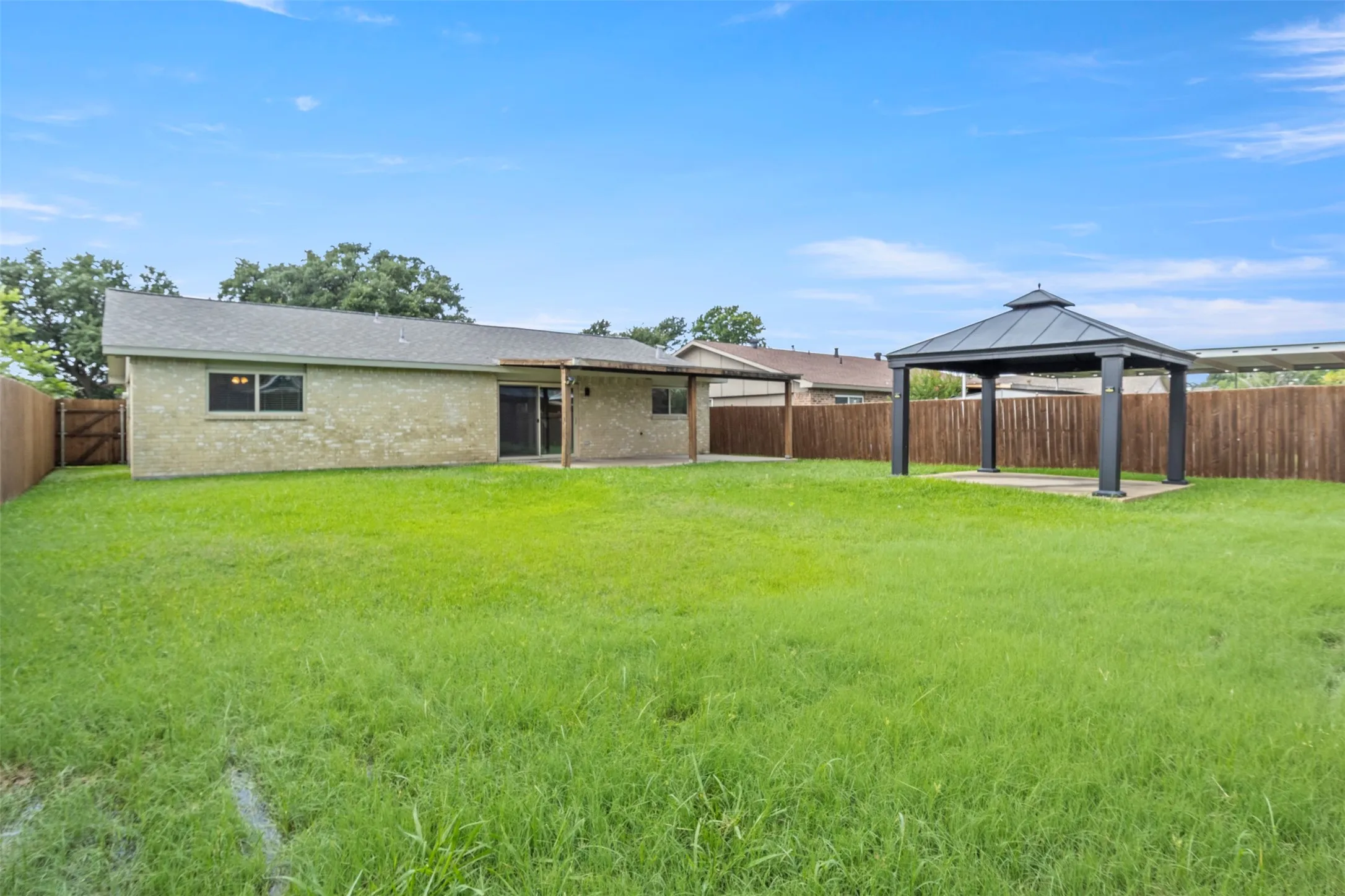 Single Family Residence For Rent in Denton County , 2223 Lockwood Drive, Carrollton, Texas 75007, 3 Bedroom, 2 Bathroom, 1 Garage spaces, 1,260 Sqft, built in 1972, mls#21308730, Real Estate Agent in Carrollton, Homes For Rent in Denton county, Homes For Rent in Carrollton, Realtor in Carrollton Texas, Real Estate Brokerage Independent Realty Texas, Luminita Cordes Realtor