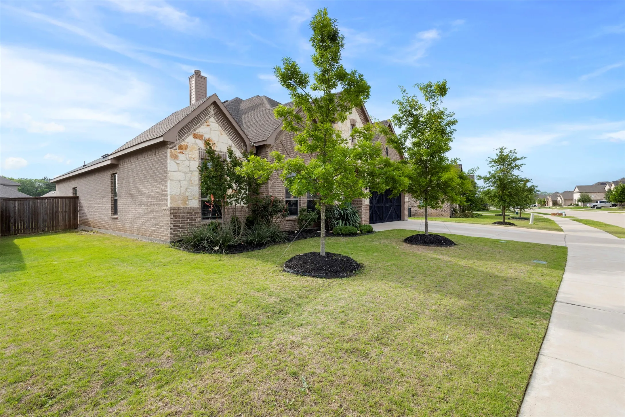 Single Family Residence For Rent in Ellis County , 806 Summer Grove Drive, Midlothian, Texas 76065, 3 Bedroom, 3 Bathroom, 2 Garage spaces, 2,839 Sqft, built in 2021, Price $3,100, mls#21300317, Real Estate Agent in Midlothian, Homes For Rent in Ellis county, Homes For Rent in Midlothian, Realtor in Midlothian Texas, Real Estate Brokerage Independent Realty Texas, Luminita Cordes Realtor