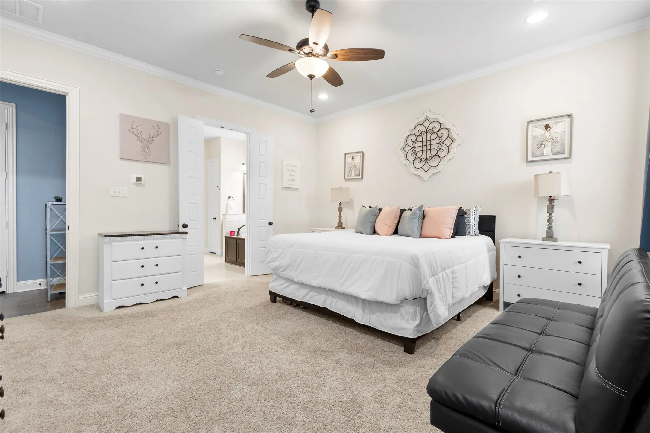 Spacious room featuring neutral carpeting and white wall finishes