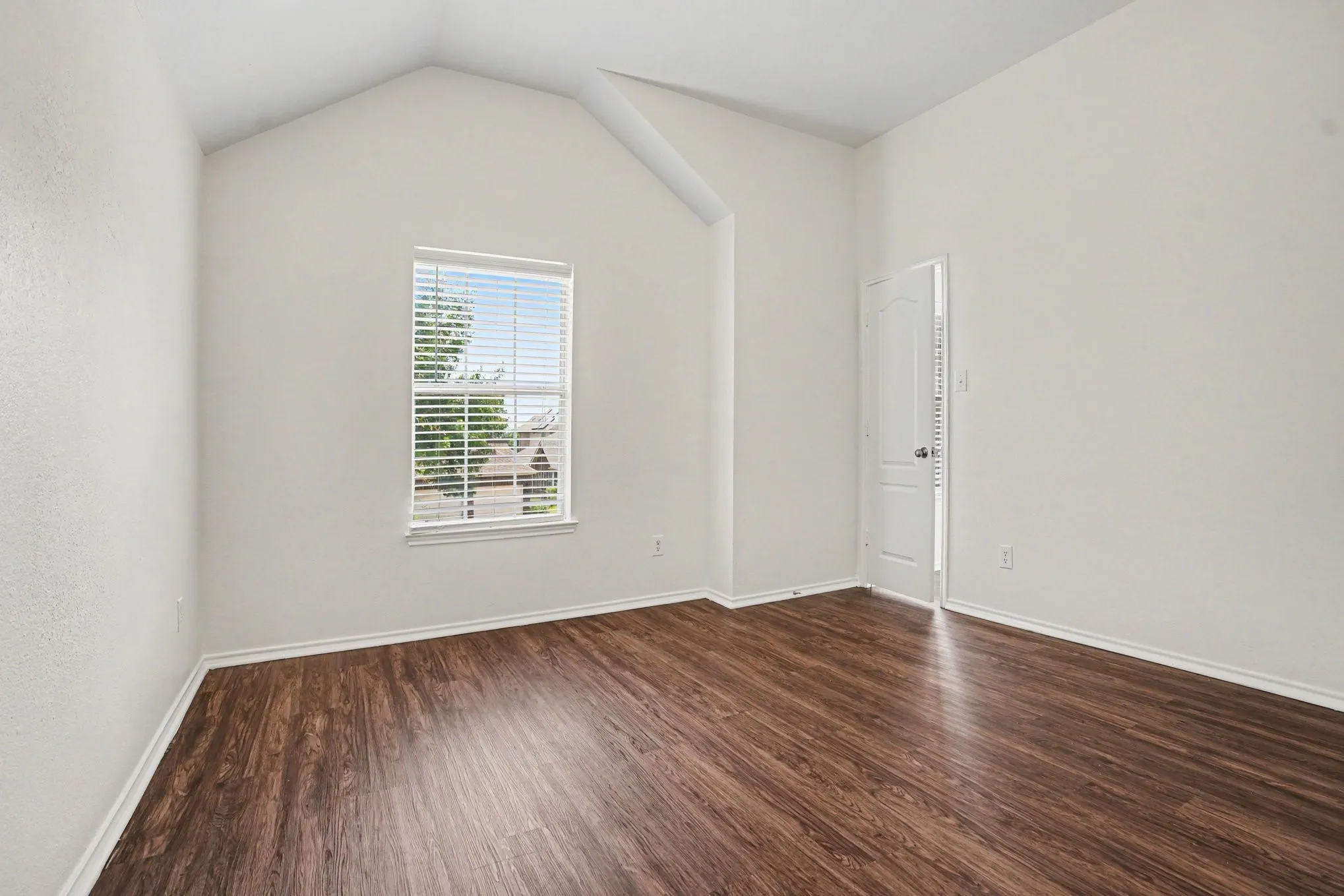 Single Family Residence For Sale in Tarrant County , 2836 Tranquilo, Grand Prairie, Texas 75054, 4 Bedroom, 3 Bathroom, 2 Garage spaces, 2,719 Sqft, built in 2006, mls#21309088, Real Estate Agent in Grand Prairie, Homes For Sale in Tarrant county, Homes For Sale in Grand Prairie, Realtor in Grand Prairie Texas, Real Estate Brokerage Independent Realty Texas, Luminita Cordes Realtor