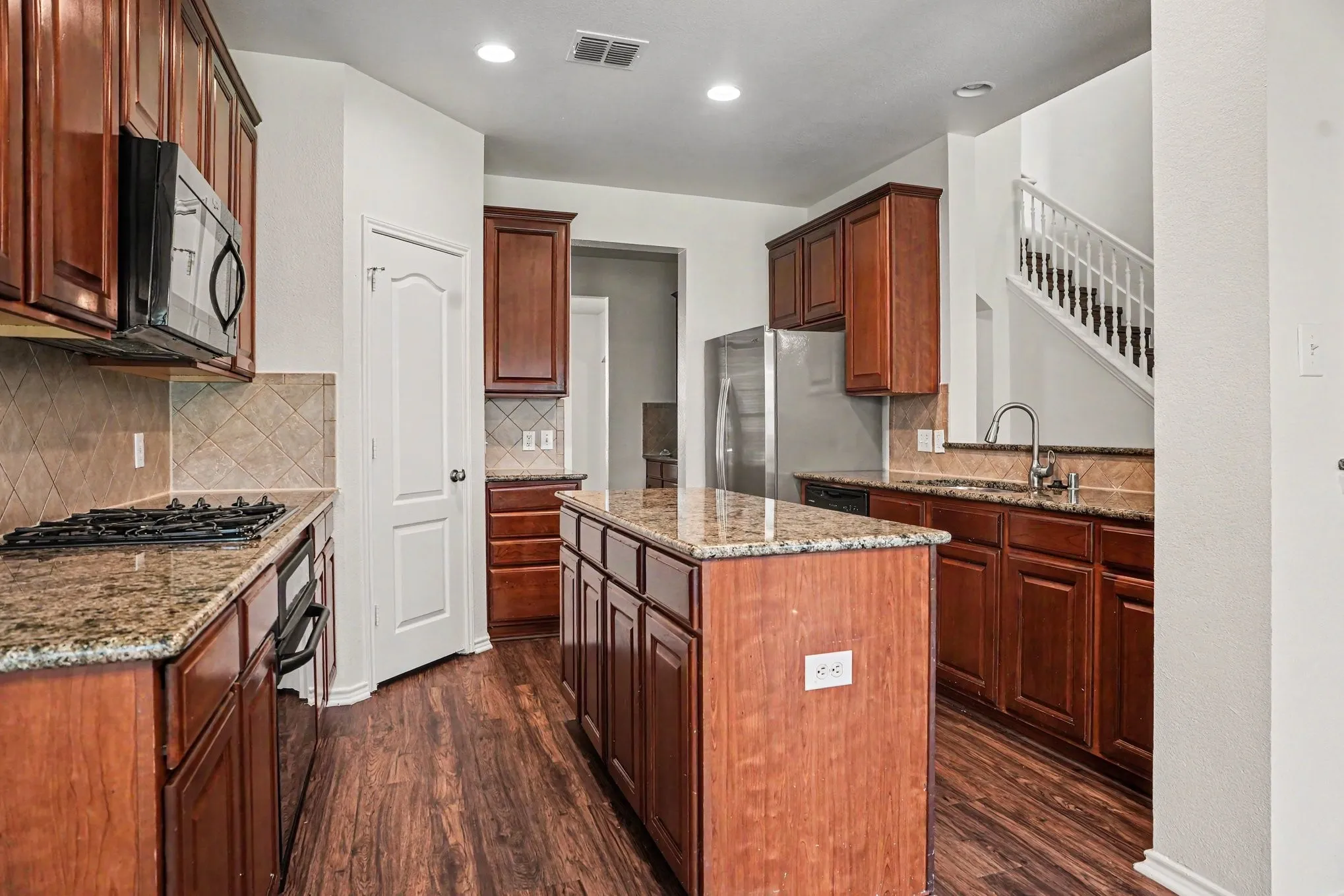 Single Family Residence For Sale in Tarrant County , 2836 Tranquilo, Grand Prairie, Texas 75054, 4 Bedroom, 3 Bathroom, 2 Garage spaces, 2,719 Sqft, built in 2006, mls#21309088, Real Estate Agent in Grand Prairie, Homes For Sale in Tarrant county, Homes For Sale in Grand Prairie, Realtor in Grand Prairie Texas, Real Estate Brokerage Independent Realty Texas, Luminita Cordes Realtor