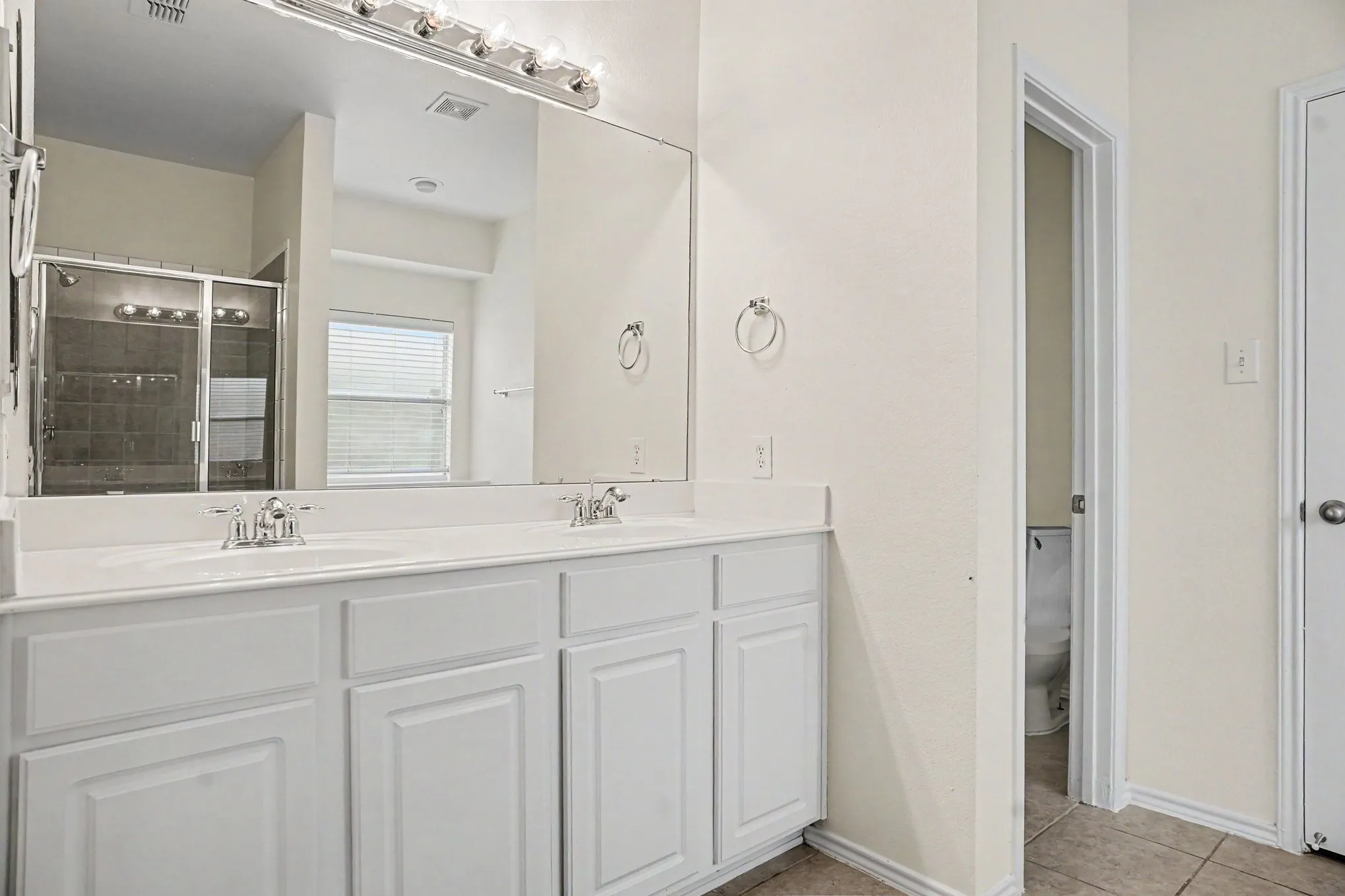 Single Family Residence For Sale in Tarrant County , 2836 Tranquilo, Grand Prairie, Texas 75054, 4 Bedroom, 3 Bathroom, 2 Garage spaces, 2,719 Sqft, built in 2006, mls#21309088, Real Estate Agent in Grand Prairie, Homes For Sale in Tarrant county, Homes For Sale in Grand Prairie, Realtor in Grand Prairie Texas, Real Estate Brokerage Independent Realty Texas, Luminita Cordes Realtor