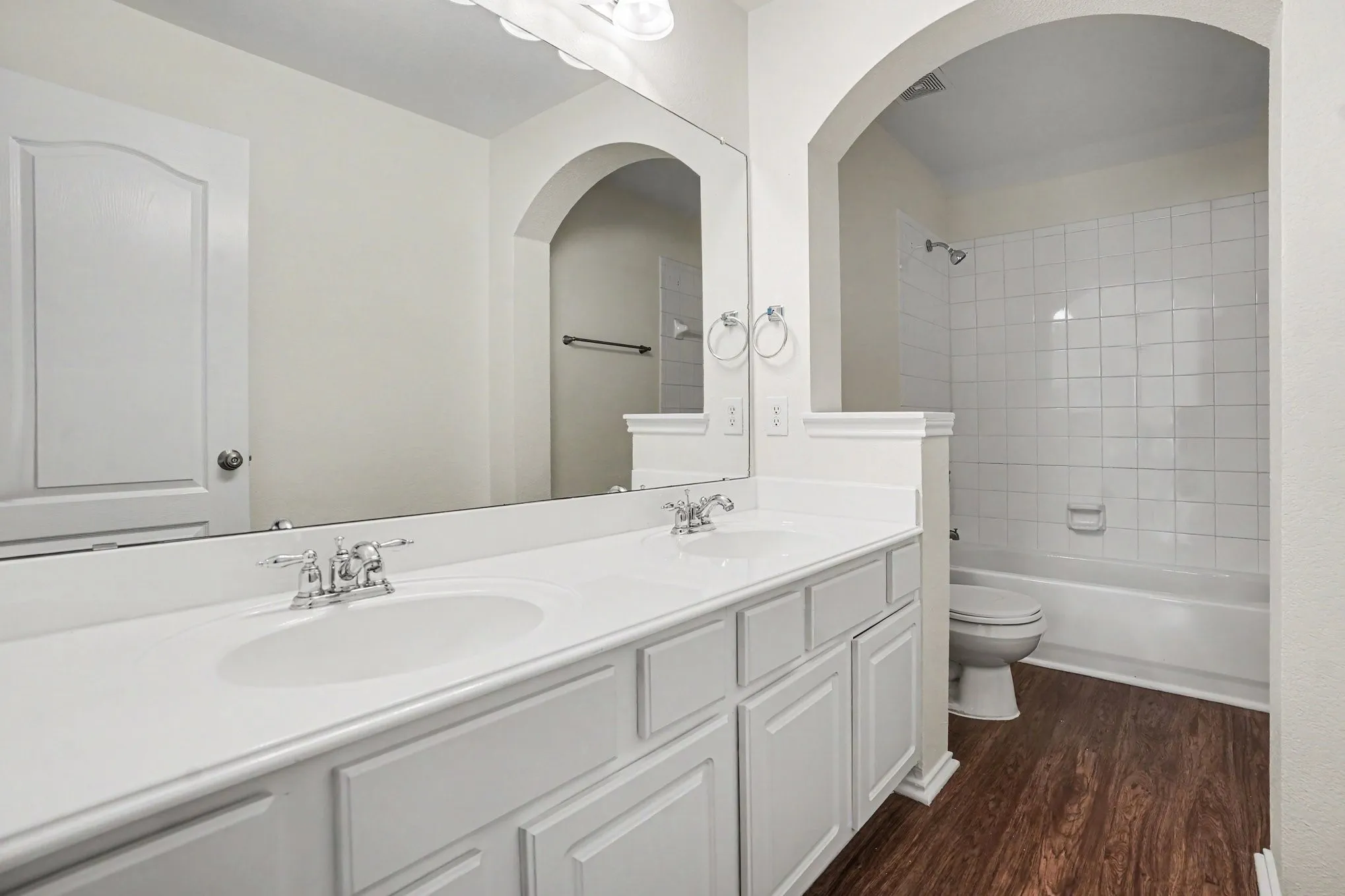 Single Family Residence For Sale in Tarrant County , 2836 Tranquilo, Grand Prairie, Texas 75054, 4 Bedroom, 3 Bathroom, 2 Garage spaces, 2,719 Sqft, built in 2006, mls#21309088, Real Estate Agent in Grand Prairie, Homes For Sale in Tarrant county, Homes For Sale in Grand Prairie, Realtor in Grand Prairie Texas, Real Estate Brokerage Independent Realty Texas, Luminita Cordes Realtor