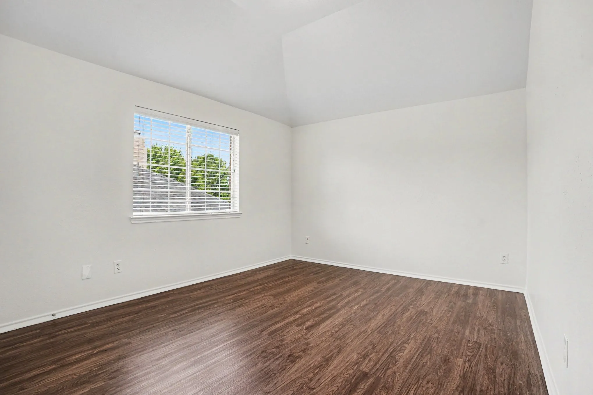 Single Family Residence For Sale in Tarrant County , 2836 Tranquilo, Grand Prairie, Texas 75054, 4 Bedroom, 3 Bathroom, 2 Garage spaces, 2,719 Sqft, built in 2006, mls#21309088, Real Estate Agent in Grand Prairie, Homes For Sale in Tarrant county, Homes For Sale in Grand Prairie, Realtor in Grand Prairie Texas, Real Estate Brokerage Independent Realty Texas, Luminita Cordes Realtor