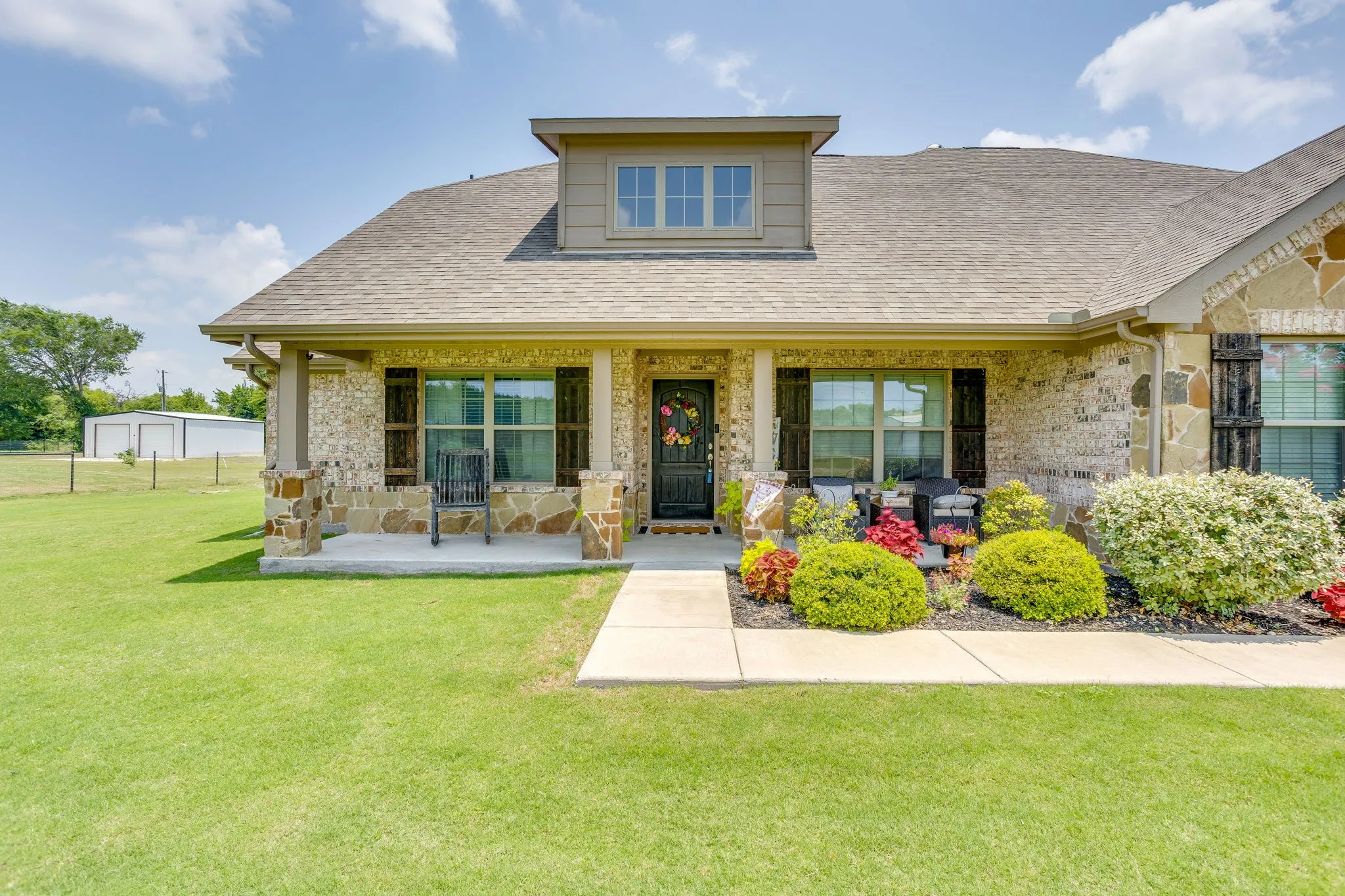 Single Family Residence For Sale in Johnson County , 7809 Emersyn Drive, Rio Vista, Texas 76093, 4 Bedroom, 3 Bathroom, 2 Garage spaces, 2,667 Sqft, built in 2021, mls#21306082, Real Estate Agent in Rio Vista, Homes For Sale in Johnson county, Homes For Sale in Rio Vista, Realtor in Rio Vista Texas, Real Estate Brokerage Independent Realty Texas, Luminita Cordes Realtor
