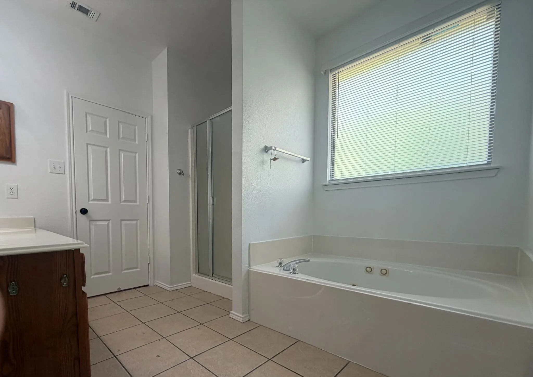 Single Family Residence For Rent in Tarrant County , 5919 Waterford Drive, Grand Prairie, Texas 75052, 4 Bedroom, 2 Bathroom, 2 Garage spaces, 2,117 Sqft, built in 2003, mls#21310528, Real Estate Agent in Grand Prairie, Homes For Rent in Tarrant county, Homes For Rent in Grand Prairie, Realtor in Grand Prairie Texas, Real Estate Brokerage Independent Realty Texas, Luminita Cordes Realtor
