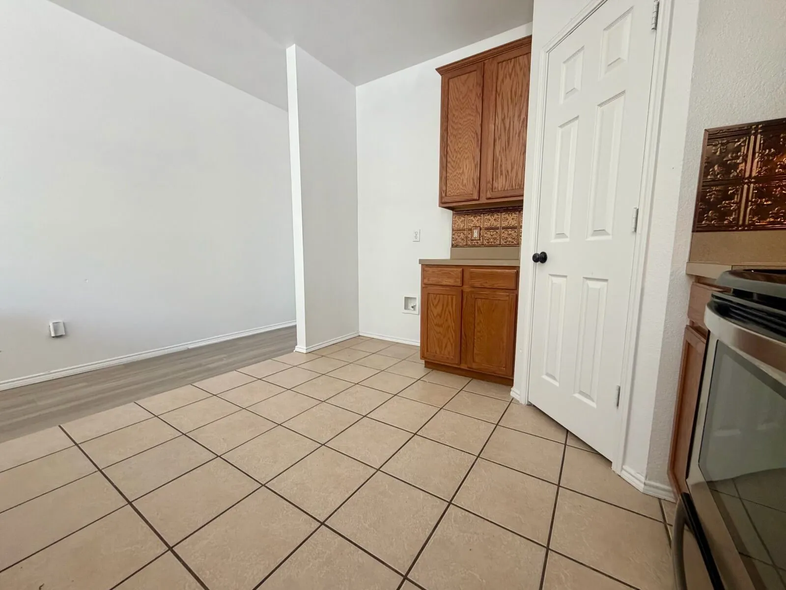 Single Family Residence For Rent in Tarrant County , 5919 Waterford Drive, Grand Prairie, Texas 75052, 4 Bedroom, 2 Bathroom, 2 Garage spaces, 2,117 Sqft, built in 2003, mls#21310528, Real Estate Agent in Grand Prairie, Homes For Rent in Tarrant county, Homes For Rent in Grand Prairie, Realtor in Grand Prairie Texas, Real Estate Brokerage Independent Realty Texas, Luminita Cordes Realtor