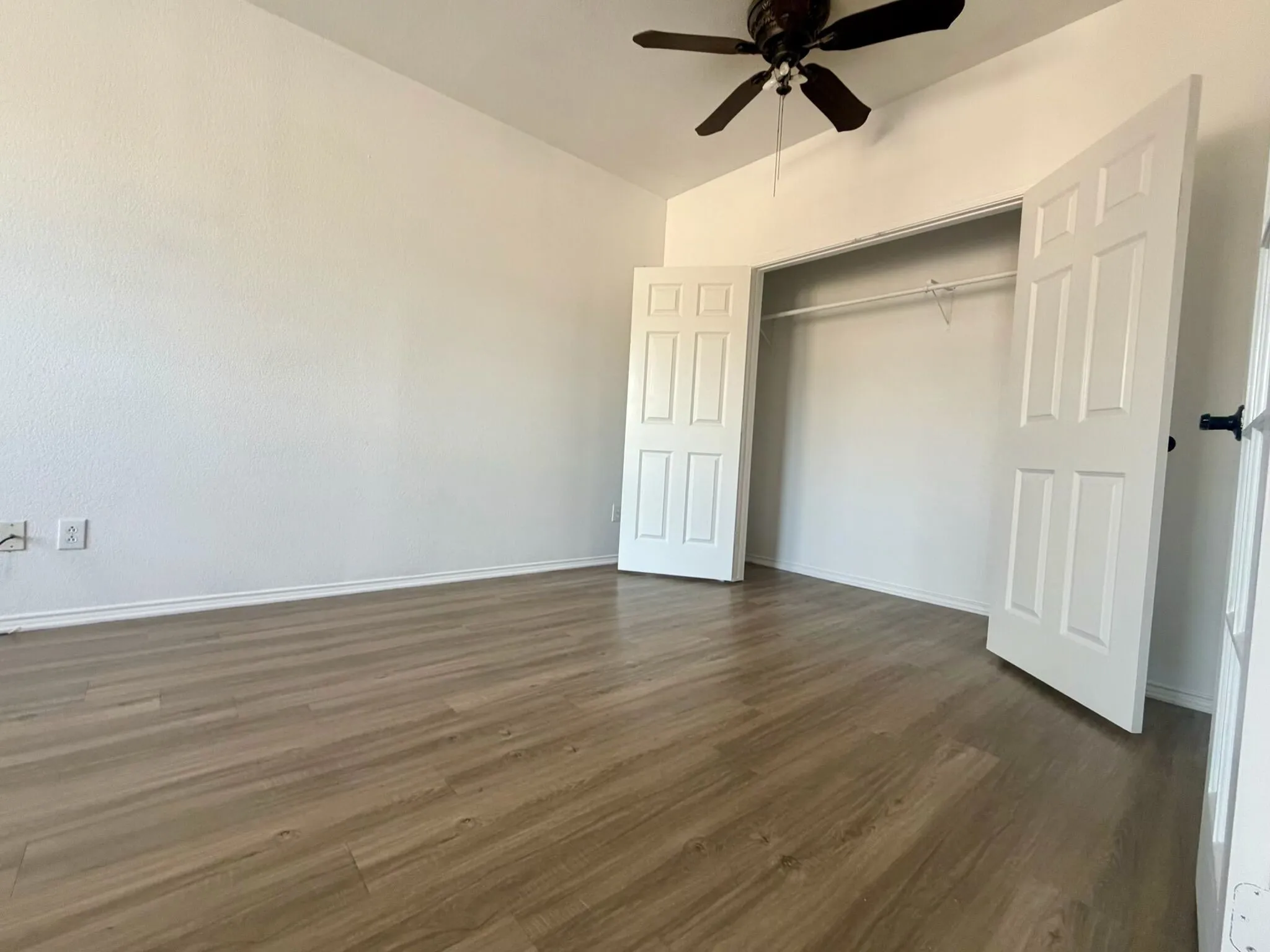 Single Family Residence For Rent in Tarrant County , 5919 Waterford Drive, Grand Prairie, Texas 75052, 4 Bedroom, 2 Bathroom, 2 Garage spaces, 2,117 Sqft, built in 2003, mls#21310528, Real Estate Agent in Grand Prairie, Homes For Rent in Tarrant county, Homes For Rent in Grand Prairie, Realtor in Grand Prairie Texas, Real Estate Brokerage Independent Realty Texas, Luminita Cordes Realtor