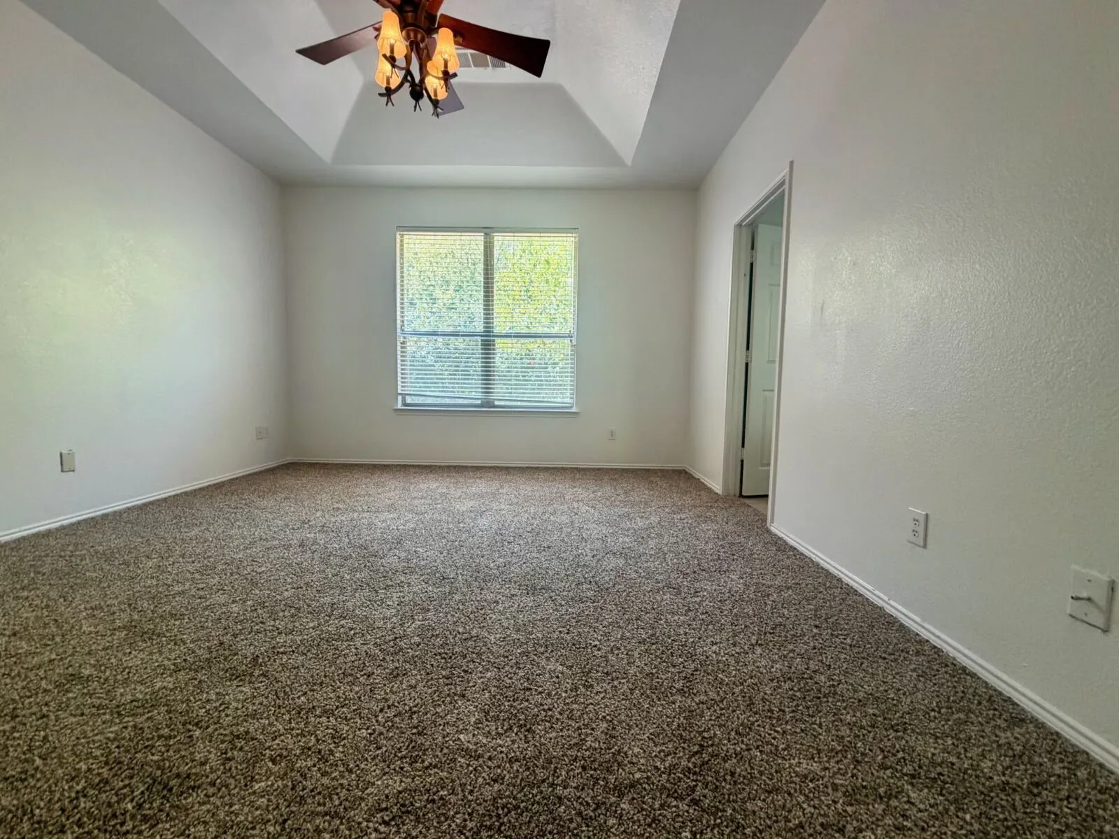 Single Family Residence For Rent in Tarrant County , 5919 Waterford Drive, Grand Prairie, Texas 75052, 4 Bedroom, 2 Bathroom, 2 Garage spaces, 2,117 Sqft, built in 2003, mls#21310528, Real Estate Agent in Grand Prairie, Homes For Rent in Tarrant county, Homes For Rent in Grand Prairie, Realtor in Grand Prairie Texas, Real Estate Brokerage Independent Realty Texas, Luminita Cordes Realtor