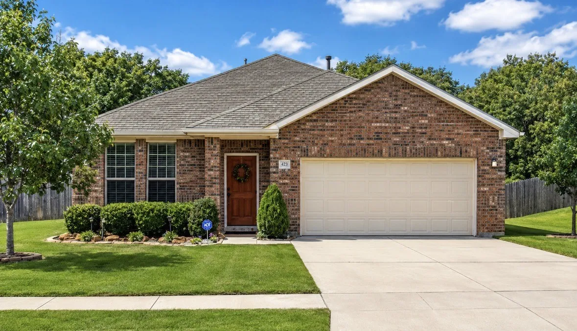 Single Family Residence For Rent in Tarrant County , 5919 Waterford Drive, Grand Prairie, Texas 75052, 4 Bedroom, 2 Bathroom, 2 Garage spaces, 2,117 Sqft, built in 2003, mls#21310528, Real Estate Agent in Grand Prairie, Homes For Rent in Tarrant county, Homes For Rent in Grand Prairie, Realtor in Grand Prairie Texas, Real Estate Brokerage Independent Realty Texas, Luminita Cordes Realtor