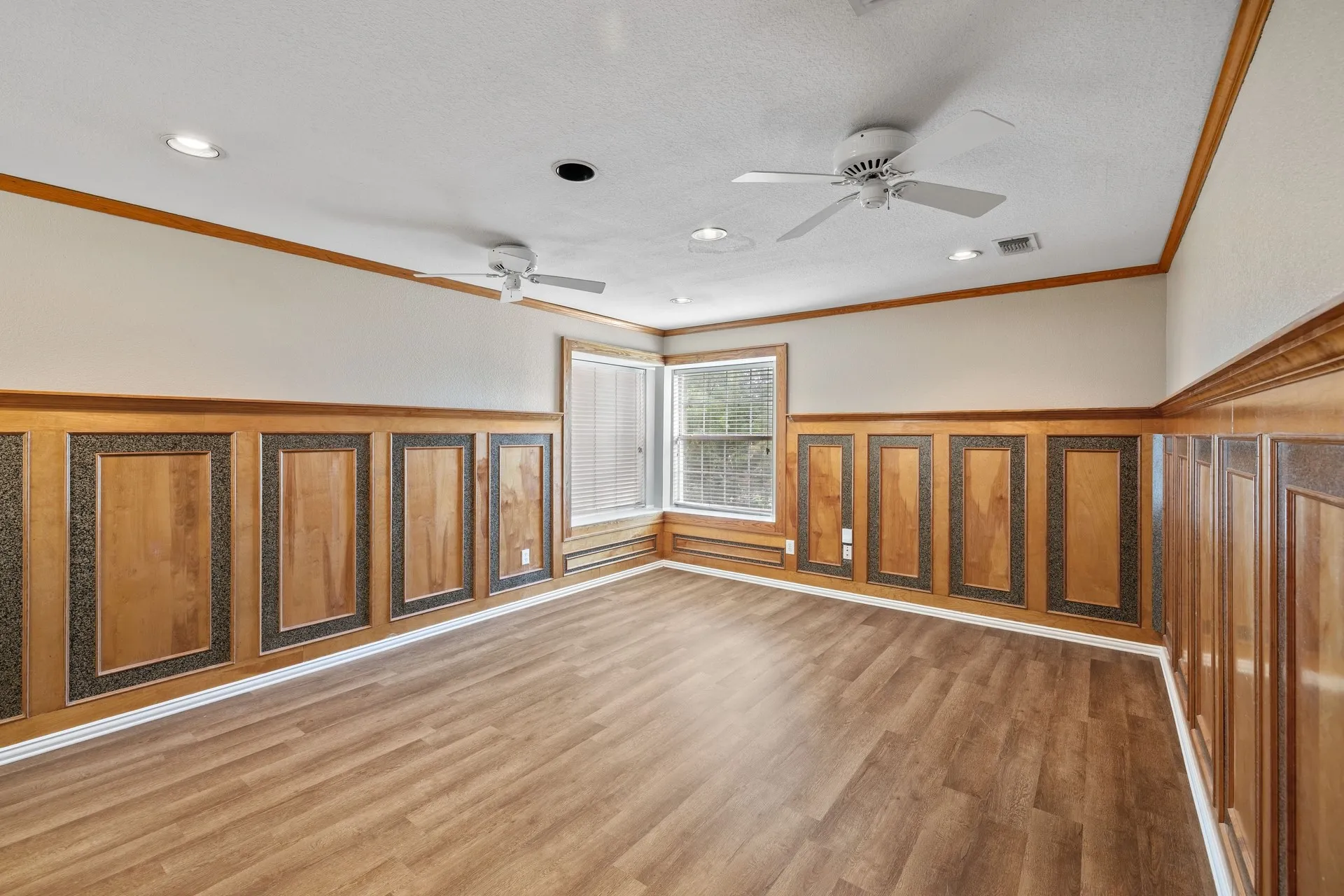 Single Family Residence For Sale in Collin County , 2301 Brookview Drive, Mc Kinney, Texas 75072, 3 Bedroom, 3 Bathroom, 2 Garage spaces, 2,360 Sqft, built in 1998, mls#21276531, Real Estate Agent in Mc Kinney, Homes For Sale in Collin county, Homes For Sale in Mc Kinney, Realtor in Mc Kinney Texas, Real Estate Brokerage Independent Realty Texas, Luminita Cordes Realtor