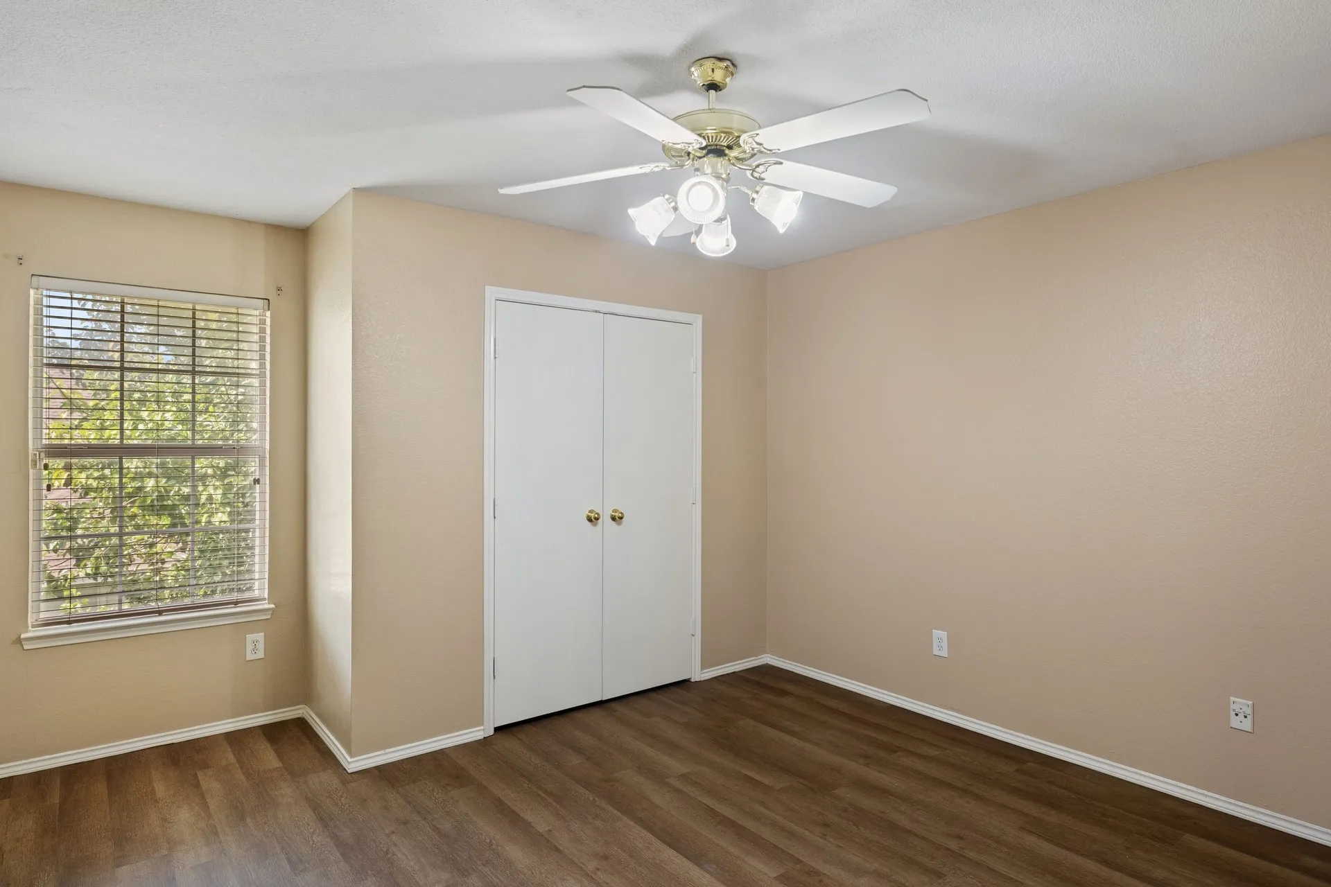 Single Family Residence For Sale in Collin County , 2301 Brookview Drive, Mc Kinney, Texas 75072, 3 Bedroom, 3 Bathroom, 2 Garage spaces, 2,360 Sqft, built in 1998, mls#21276531, Real Estate Agent in Mc Kinney, Homes For Sale in Collin county, Homes For Sale in Mc Kinney, Realtor in Mc Kinney Texas, Real Estate Brokerage Independent Realty Texas, Luminita Cordes Realtor