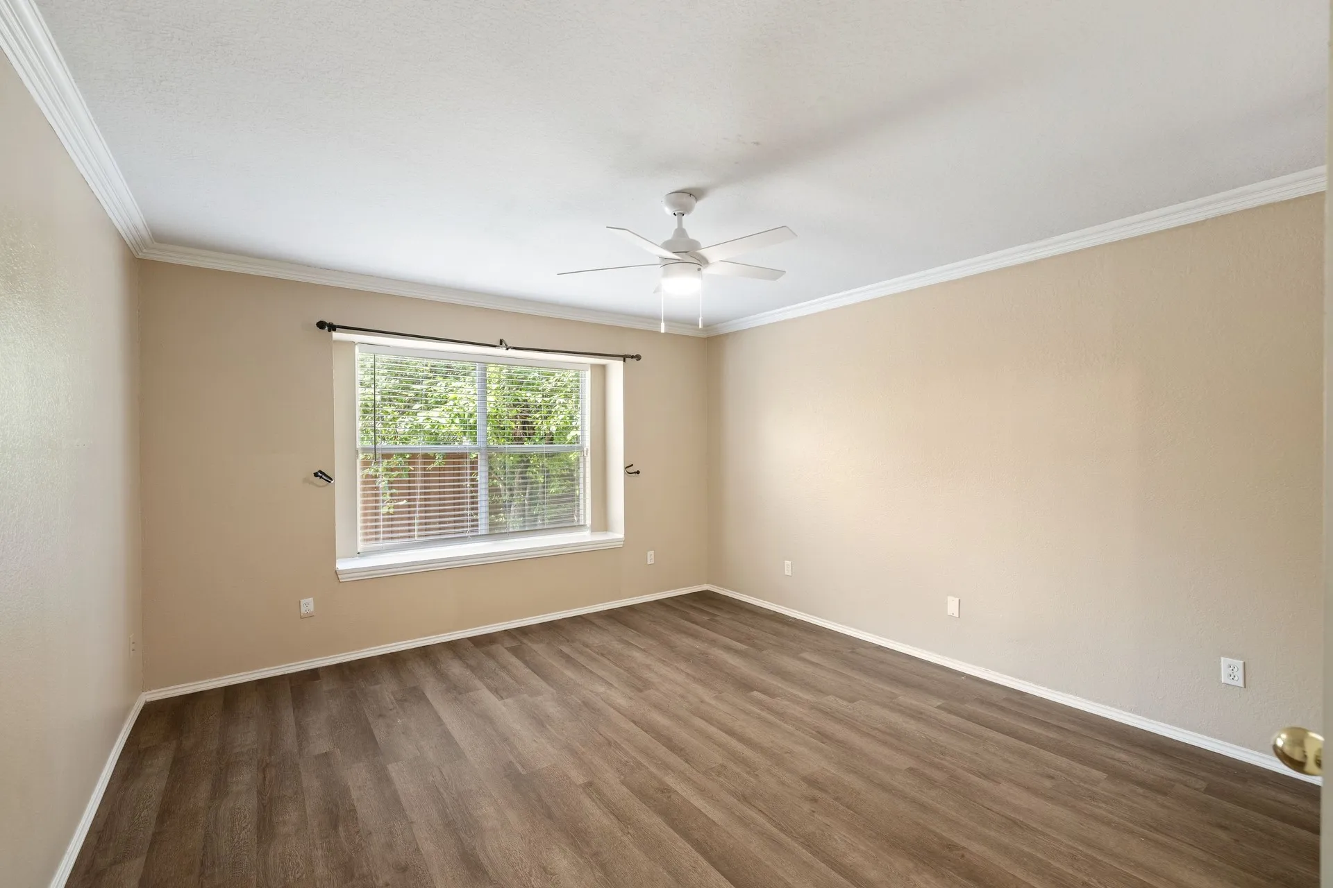 Single Family Residence For Sale in Collin County , 2301 Brookview Drive, Mc Kinney, Texas 75072, 3 Bedroom, 3 Bathroom, 2 Garage spaces, 2,360 Sqft, built in 1998, mls#21276531, Real Estate Agent in Mc Kinney, Homes For Sale in Collin county, Homes For Sale in Mc Kinney, Realtor in Mc Kinney Texas, Real Estate Brokerage Independent Realty Texas, Luminita Cordes Realtor