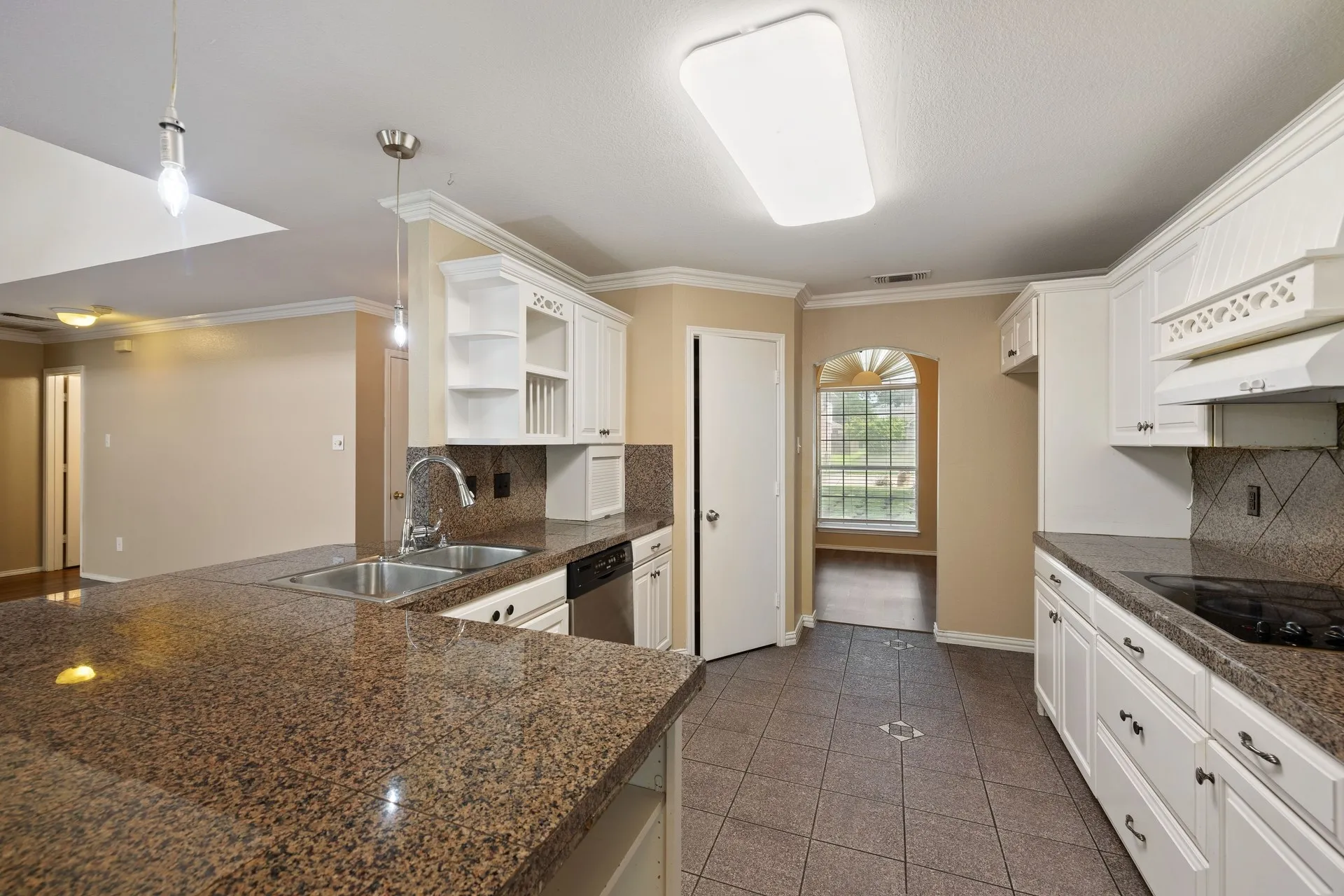 Single Family Residence For Sale in Collin County , 2301 Brookview Drive, Mc Kinney, Texas 75072, 3 Bedroom, 3 Bathroom, 2 Garage spaces, 2,360 Sqft, built in 1998, mls#21276531, Real Estate Agent in Mc Kinney, Homes For Sale in Collin county, Homes For Sale in Mc Kinney, Realtor in Mc Kinney Texas, Real Estate Brokerage Independent Realty Texas, Luminita Cordes Realtor