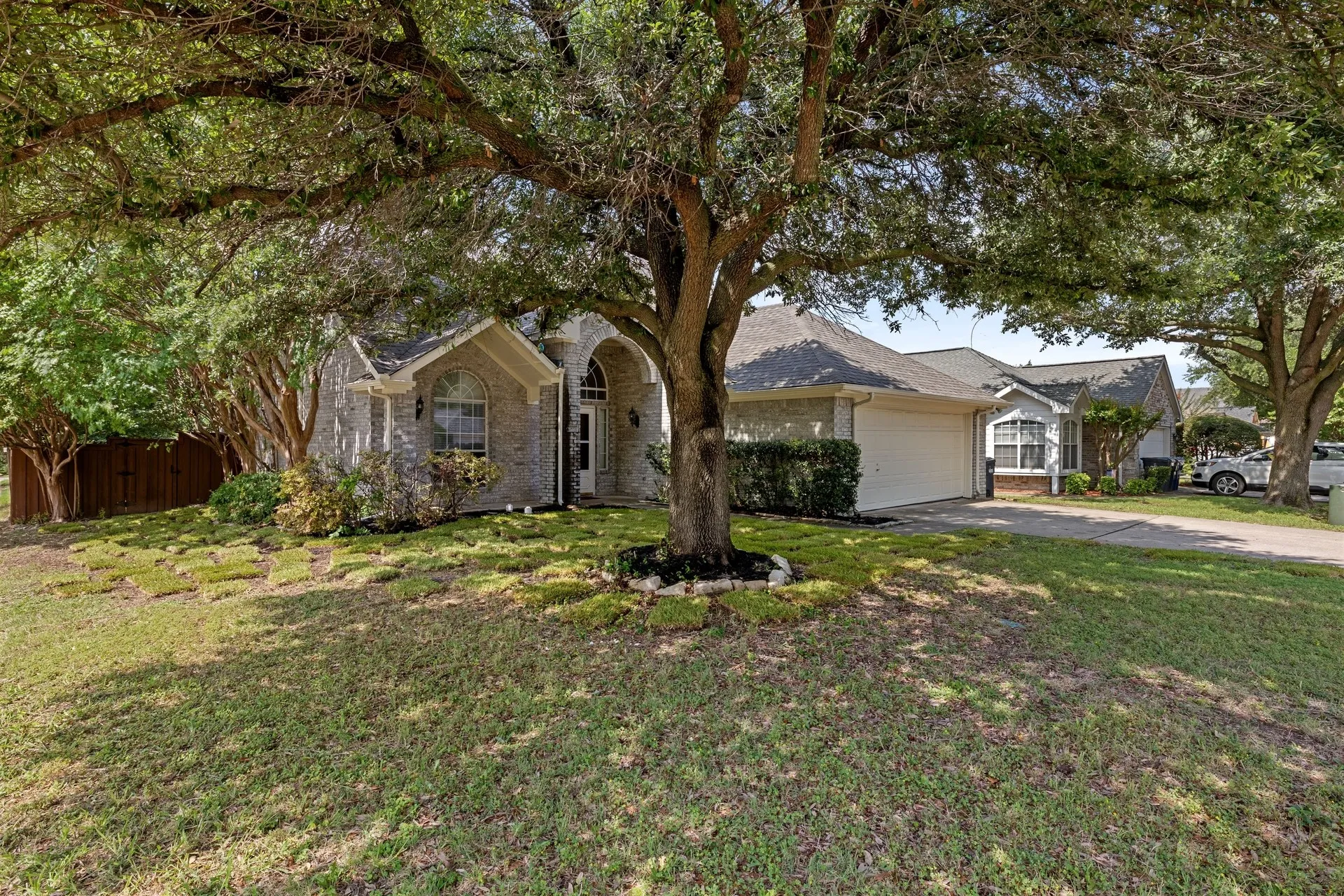 Single Family Residence For Sale in Collin County , 2301 Brookview Drive, Mc Kinney, Texas 75072, 3 Bedroom, 3 Bathroom, 2 Garage spaces, 2,360 Sqft, built in 1998, mls#21276531, Real Estate Agent in Mc Kinney, Homes For Sale in Collin county, Homes For Sale in Mc Kinney, Realtor in Mc Kinney Texas, Real Estate Brokerage Independent Realty Texas, Luminita Cordes Realtor