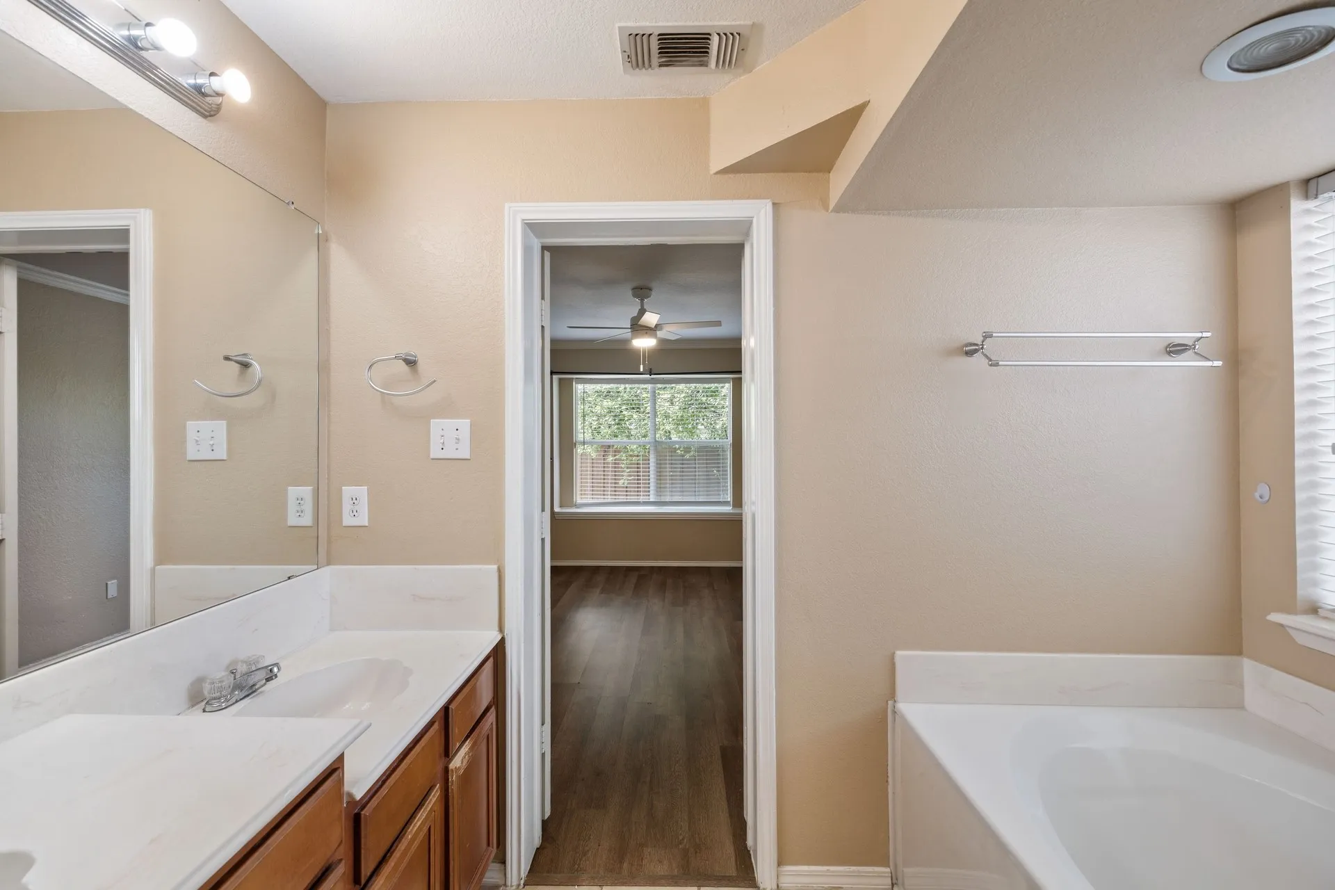 Single Family Residence For Sale in Collin County , 2301 Brookview Drive, Mc Kinney, Texas 75072, 3 Bedroom, 3 Bathroom, 2 Garage spaces, 2,360 Sqft, built in 1998, mls#21276531, Real Estate Agent in Mc Kinney, Homes For Sale in Collin county, Homes For Sale in Mc Kinney, Realtor in Mc Kinney Texas, Real Estate Brokerage Independent Realty Texas, Luminita Cordes Realtor