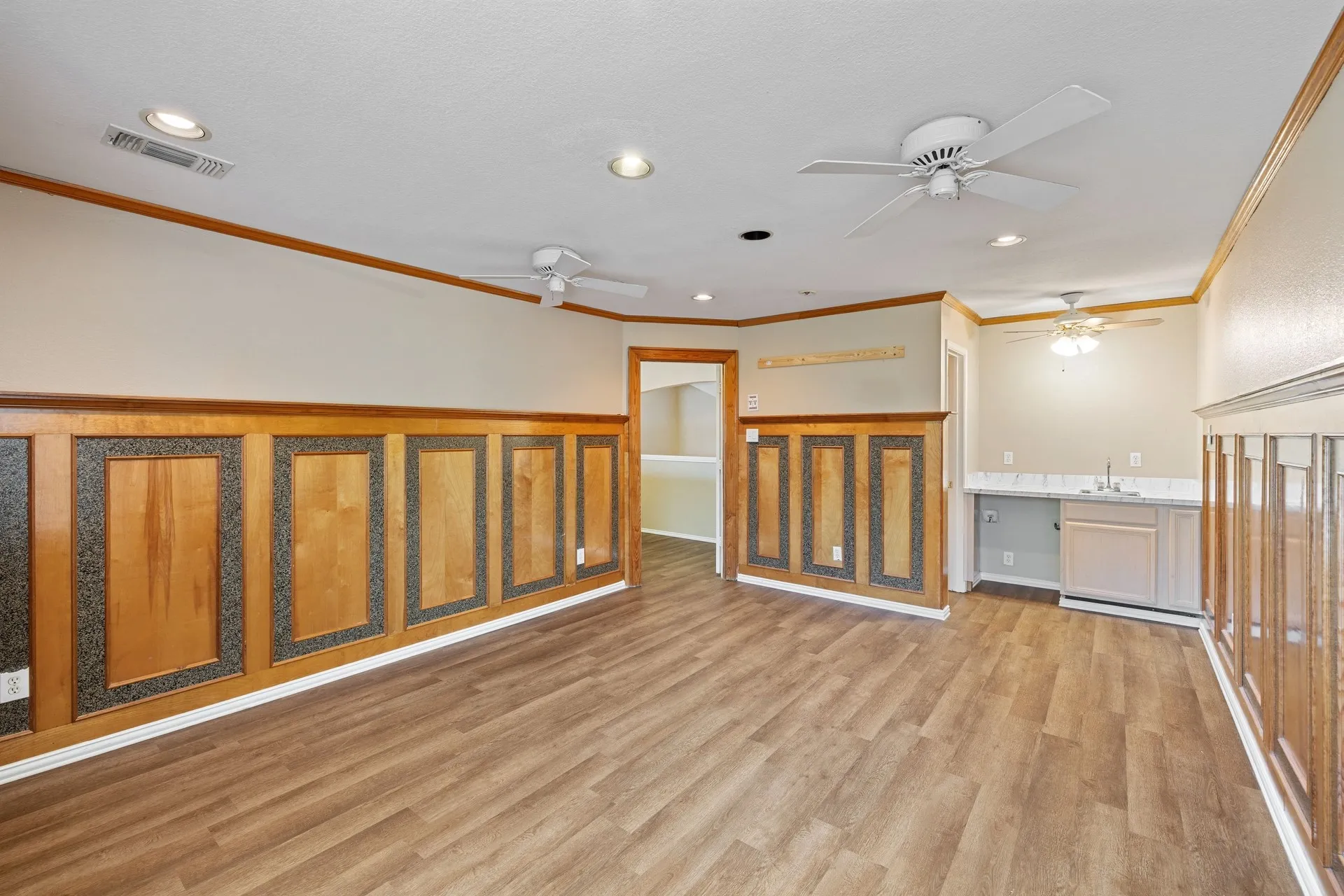 Single Family Residence For Sale in Collin County , 2301 Brookview Drive, Mc Kinney, Texas 75072, 3 Bedroom, 3 Bathroom, 2 Garage spaces, 2,360 Sqft, built in 1998, mls#21276531, Real Estate Agent in Mc Kinney, Homes For Sale in Collin county, Homes For Sale in Mc Kinney, Realtor in Mc Kinney Texas, Real Estate Brokerage Independent Realty Texas, Luminita Cordes Realtor