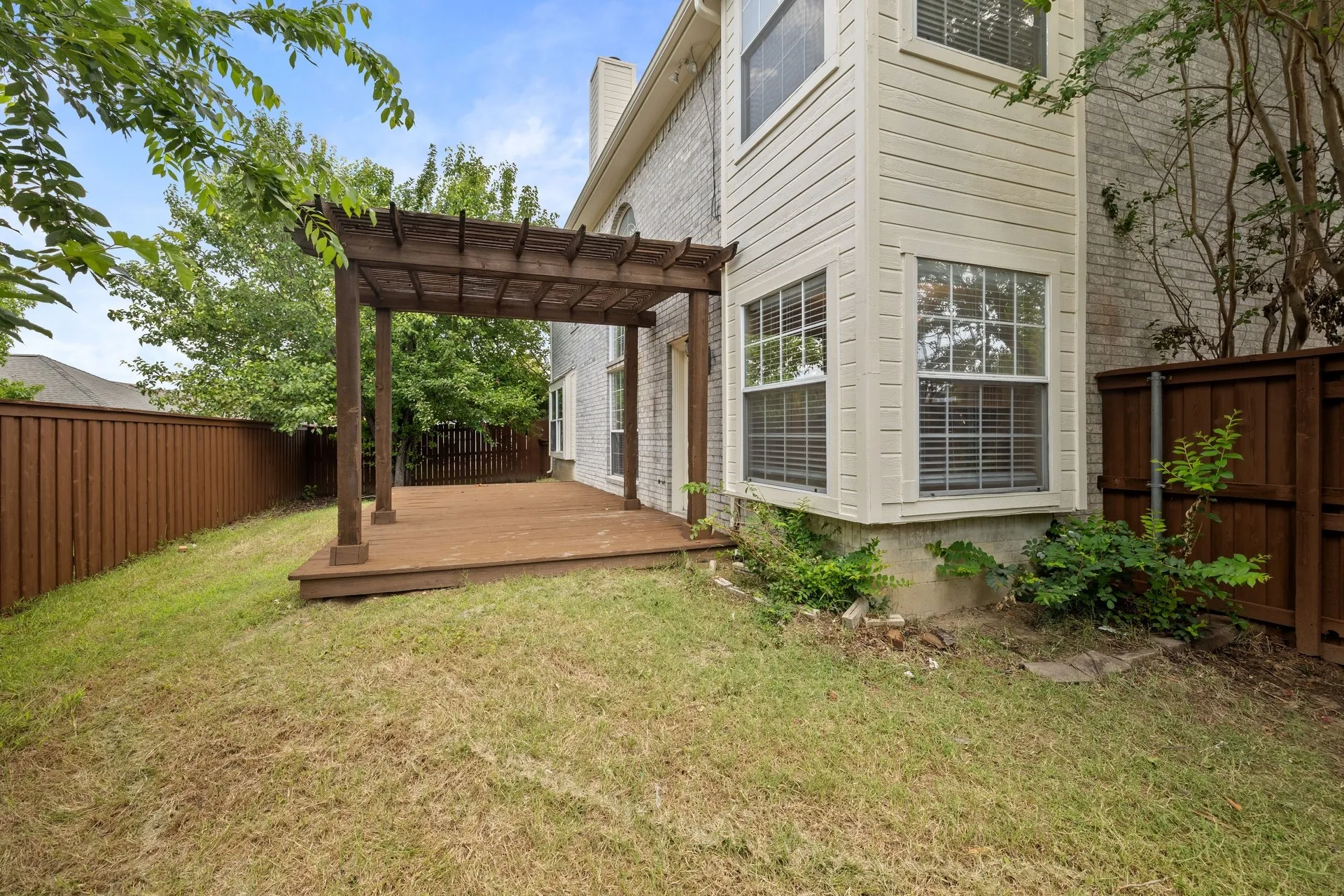 Single Family Residence For Sale in Collin County , 2301 Brookview Drive, Mc Kinney, Texas 75072, 3 Bedroom, 3 Bathroom, 2 Garage spaces, 2,360 Sqft, built in 1998, mls#21276531, Real Estate Agent in Mc Kinney, Homes For Sale in Collin county, Homes For Sale in Mc Kinney, Realtor in Mc Kinney Texas, Real Estate Brokerage Independent Realty Texas, Luminita Cordes Realtor