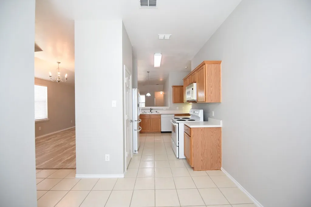 Single Family Residence For Rent in Collin County , 421 Stanley Falls Drive, Anna, Texas 75409, 3 Bedroom, 3 Bathroom, 2 Garage spaces, 1,672 Sqft, built in 2004, mls#21310550, Real Estate Agent in Anna, Homes For Rent in Collin county, Homes For Rent in Anna, Realtor in Anna Texas, Real Estate Brokerage Independent Realty Texas, Luminita Cordes Realtor