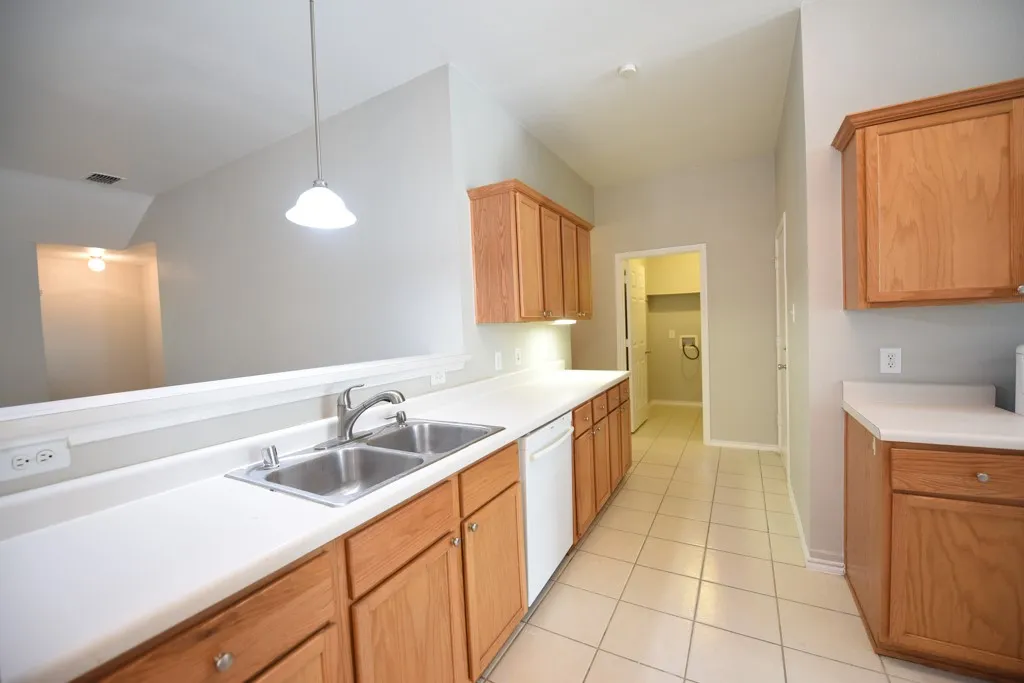 Single Family Residence For Rent in Collin County , 421 Stanley Falls Drive, Anna, Texas 75409, 3 Bedroom, 3 Bathroom, 2 Garage spaces, 1,672 Sqft, built in 2004, mls#21310550, Real Estate Agent in Anna, Homes For Rent in Collin county, Homes For Rent in Anna, Realtor in Anna Texas, Real Estate Brokerage Independent Realty Texas, Luminita Cordes Realtor