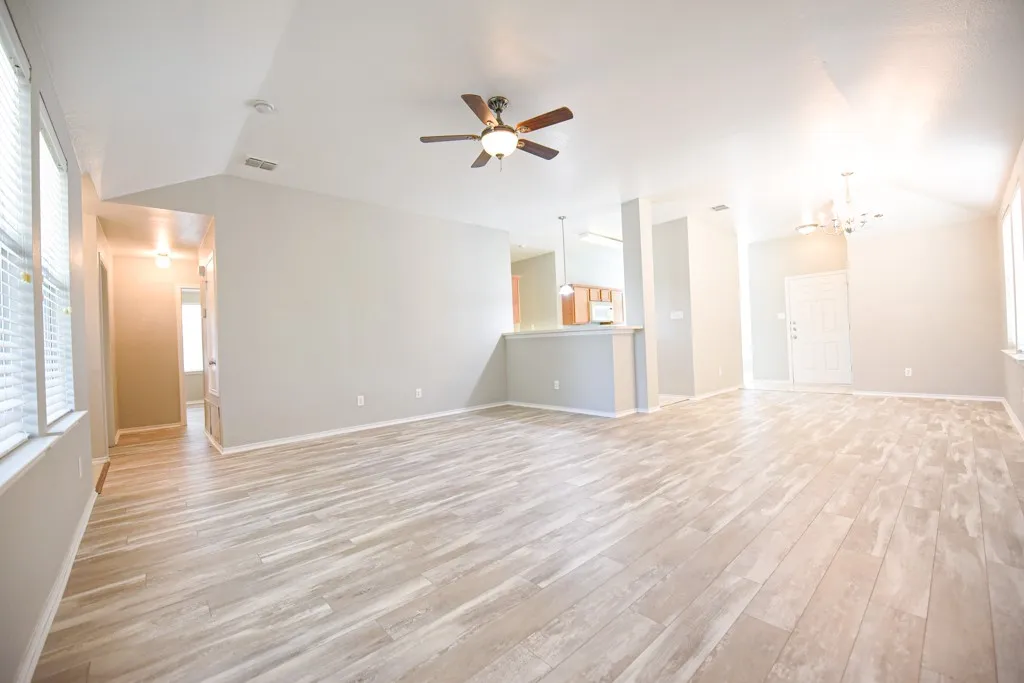Single Family Residence For Rent in Collin County , 421 Stanley Falls Drive, Anna, Texas 75409, 3 Bedroom, 3 Bathroom, 2 Garage spaces, 1,672 Sqft, built in 2004, mls#21310550, Real Estate Agent in Anna, Homes For Rent in Collin county, Homes For Rent in Anna, Realtor in Anna Texas, Real Estate Brokerage Independent Realty Texas, Luminita Cordes Realtor