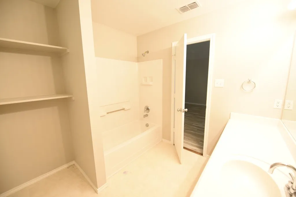 Single Family Residence For Rent in Collin County , 421 Stanley Falls Drive, Anna, Texas 75409, 3 Bedroom, 3 Bathroom, 2 Garage spaces, 1,672 Sqft, built in 2004, mls#21310550, Real Estate Agent in Anna, Homes For Rent in Collin county, Homes For Rent in Anna, Realtor in Anna Texas, Real Estate Brokerage Independent Realty Texas, Luminita Cordes Realtor