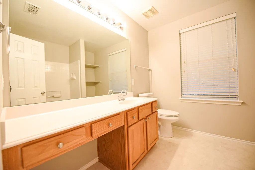 Single Family Residence For Rent in Collin County , 421 Stanley Falls Drive, Anna, Texas 75409, 3 Bedroom, 3 Bathroom, 2 Garage spaces, 1,672 Sqft, built in 2004, mls#21310550, Real Estate Agent in Anna, Homes For Rent in Collin county, Homes For Rent in Anna, Realtor in Anna Texas, Real Estate Brokerage Independent Realty Texas, Luminita Cordes Realtor