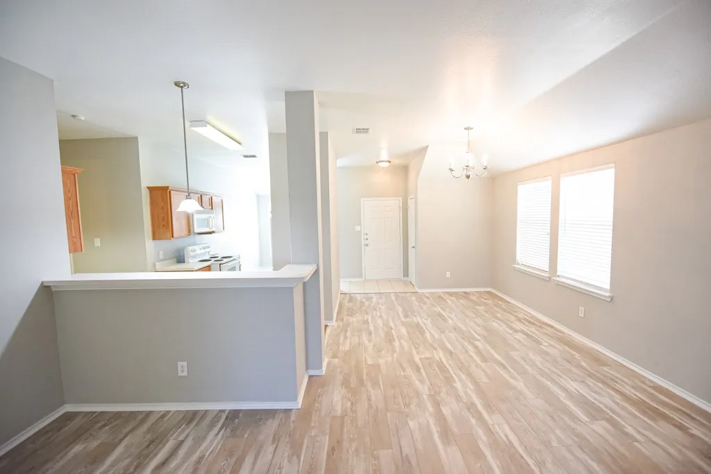 Single Family Residence For Rent in Collin County , 421 Stanley Falls Drive, Anna, Texas 75409, 3 Bedroom, 3 Bathroom, 2 Garage spaces, 1,672 Sqft, built in 2004, mls#21310550, Real Estate Agent in Anna, Homes For Rent in Collin county, Homes For Rent in Anna, Realtor in Anna Texas, Real Estate Brokerage Independent Realty Texas, Luminita Cordes Realtor