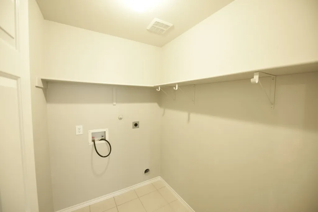 Single Family Residence For Rent in Collin County , 421 Stanley Falls Drive, Anna, Texas 75409, 3 Bedroom, 3 Bathroom, 2 Garage spaces, 1,672 Sqft, built in 2004, mls#21310550, Real Estate Agent in Anna, Homes For Rent in Collin county, Homes For Rent in Anna, Realtor in Anna Texas, Real Estate Brokerage Independent Realty Texas, Luminita Cordes Realtor