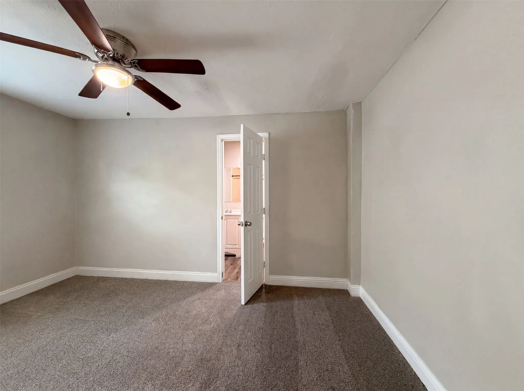 Single Family Residence For Sale in Tarrant County , 2008 Danner Street, Fort Worth, Texas 76105, 4 Bedroom, 2 Bathroom, Garage spaces, 1,355 Sqft, built in 1950, mls#21310557, Real Estate Agent in Fort Worth, Homes For Sale in Tarrant county, Homes For Sale in Fort Worth, Realtor in Fort Worth Texas, Real Estate Brokerage Independent Realty Texas, Luminita Cordes Realtor