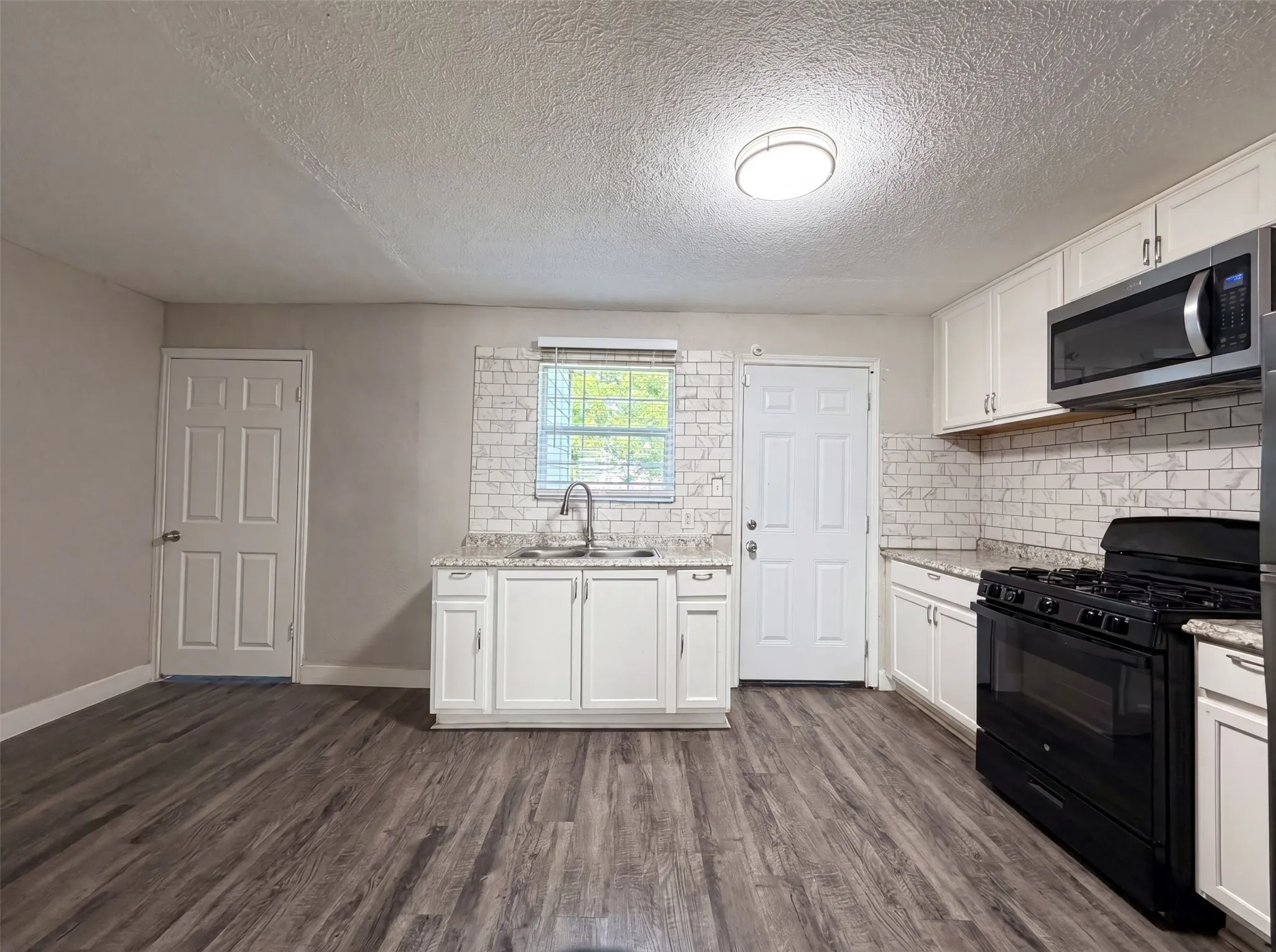 Single Family Residence For Sale in Tarrant County , 2008 Danner Street, Fort Worth, Texas 76105, 4 Bedroom, 2 Bathroom, Garage spaces, 1,355 Sqft, built in 1950, mls#21310557, Real Estate Agent in Fort Worth, Homes For Sale in Tarrant county, Homes For Sale in Fort Worth, Realtor in Fort Worth Texas, Real Estate Brokerage Independent Realty Texas, Luminita Cordes Realtor