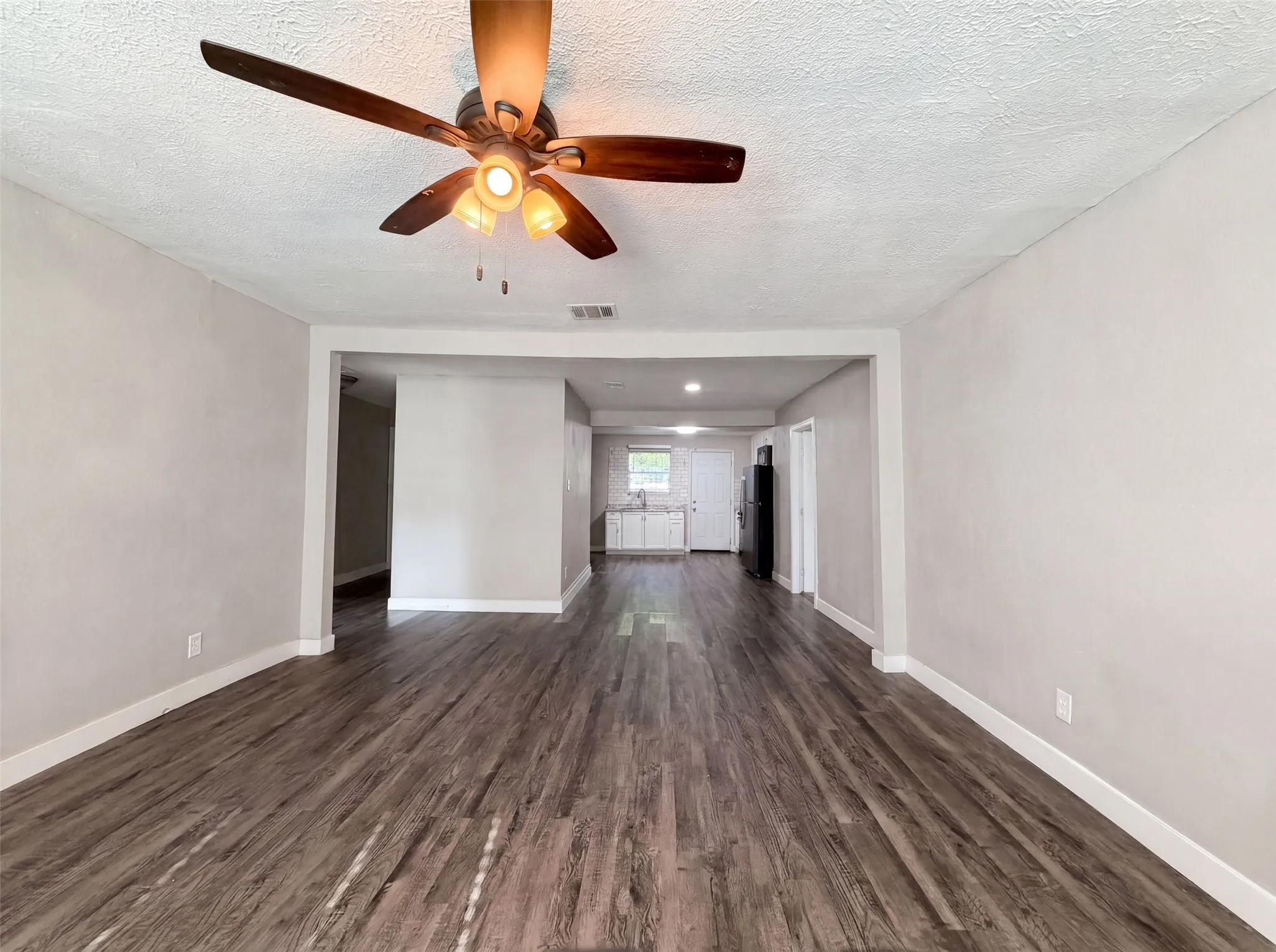 Single Family Residence For Sale in Tarrant County , 2008 Danner Street, Fort Worth, Texas 76105, 4 Bedroom, 2 Bathroom, Garage spaces, 1,355 Sqft, built in 1950, mls#21310557, Real Estate Agent in Fort Worth, Homes For Sale in Tarrant county, Homes For Sale in Fort Worth, Realtor in Fort Worth Texas, Real Estate Brokerage Independent Realty Texas, Luminita Cordes Realtor