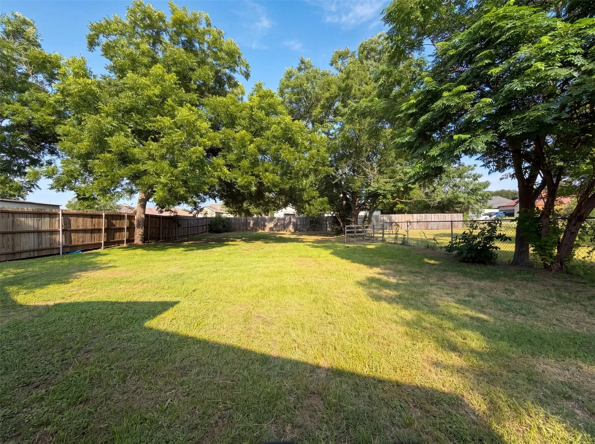 Single Family Residence For Sale in Tarrant County , 2008 Danner Street, Fort Worth, Texas 76105, 4 Bedroom, 2 Bathroom, Garage spaces, 1,355 Sqft, built in 1950, mls#21310557, Real Estate Agent in Fort Worth, Homes For Sale in Tarrant county, Homes For Sale in Fort Worth, Realtor in Fort Worth Texas, Real Estate Brokerage Independent Realty Texas, Luminita Cordes Realtor