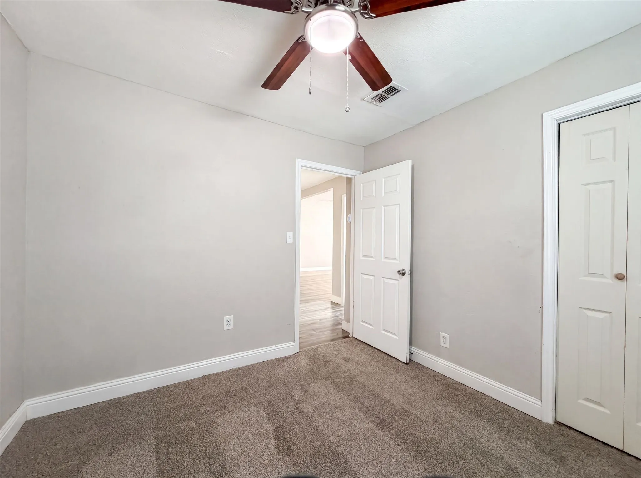 Single Family Residence For Sale in Tarrant County , 2008 Danner Street, Fort Worth, Texas 76105, 4 Bedroom, 2 Bathroom, Garage spaces, 1,355 Sqft, built in 1950, mls#21310557, Real Estate Agent in Fort Worth, Homes For Sale in Tarrant county, Homes For Sale in Fort Worth, Realtor in Fort Worth Texas, Real Estate Brokerage Independent Realty Texas, Luminita Cordes Realtor