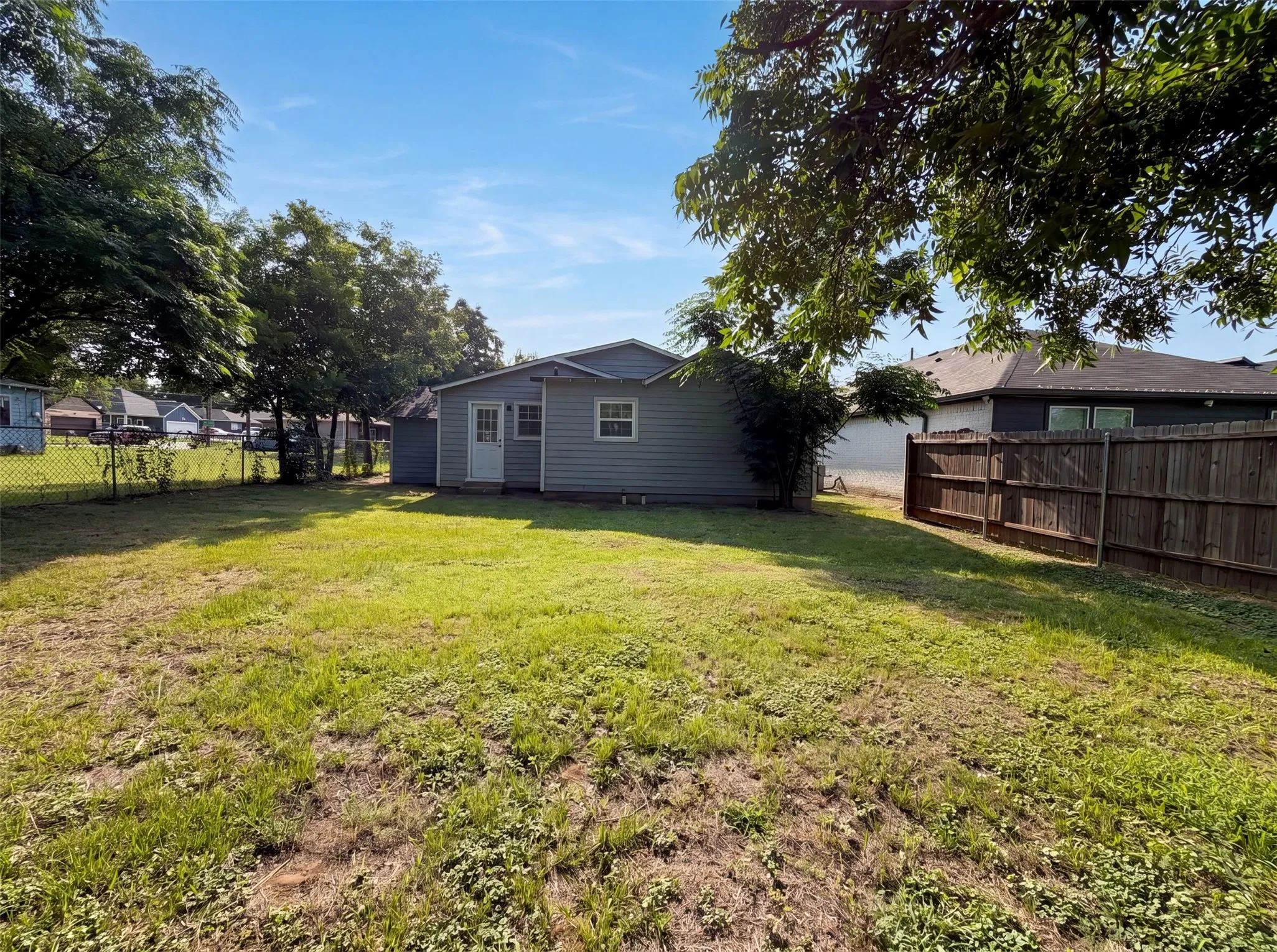 Single Family Residence For Sale in Tarrant County , 2008 Danner Street, Fort Worth, Texas 76105, 4 Bedroom, 2 Bathroom, Garage spaces, 1,355 Sqft, built in 1950, mls#21310557, Real Estate Agent in Fort Worth, Homes For Sale in Tarrant county, Homes For Sale in Fort Worth, Realtor in Fort Worth Texas, Real Estate Brokerage Independent Realty Texas, Luminita Cordes Realtor