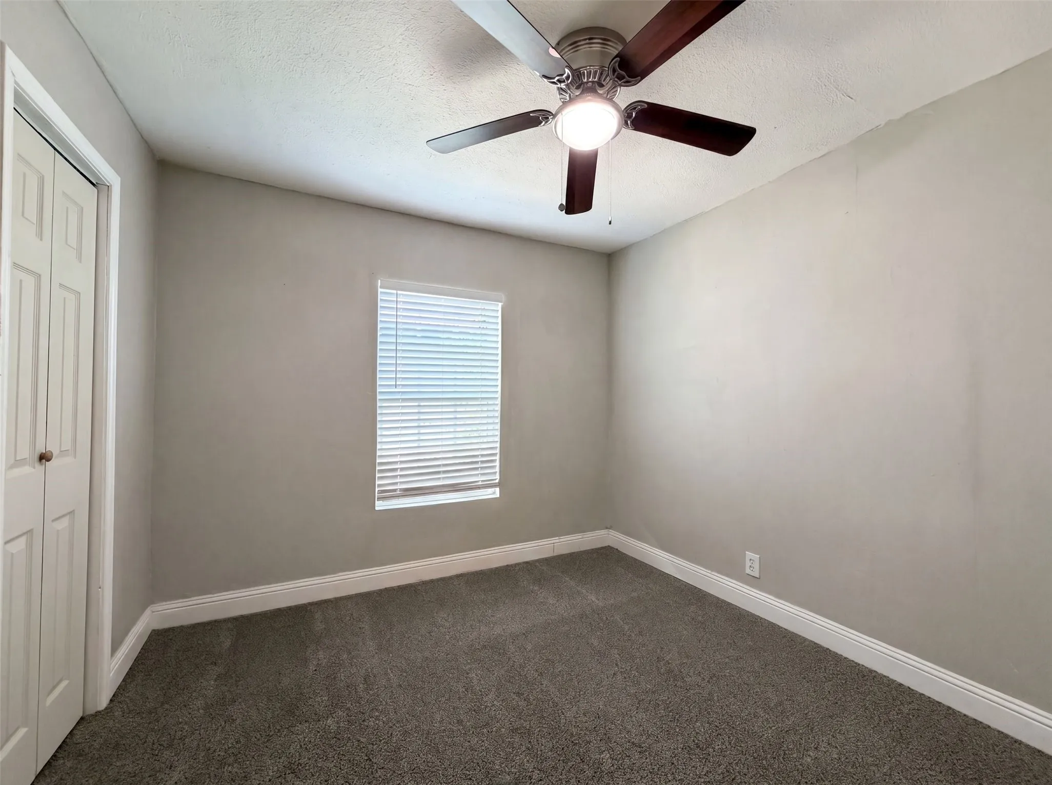 Single Family Residence For Sale in Tarrant County , 2008 Danner Street, Fort Worth, Texas 76105, 4 Bedroom, 2 Bathroom, Garage spaces, 1,355 Sqft, built in 1950, mls#21310557, Real Estate Agent in Fort Worth, Homes For Sale in Tarrant county, Homes For Sale in Fort Worth, Realtor in Fort Worth Texas, Real Estate Brokerage Independent Realty Texas, Luminita Cordes Realtor