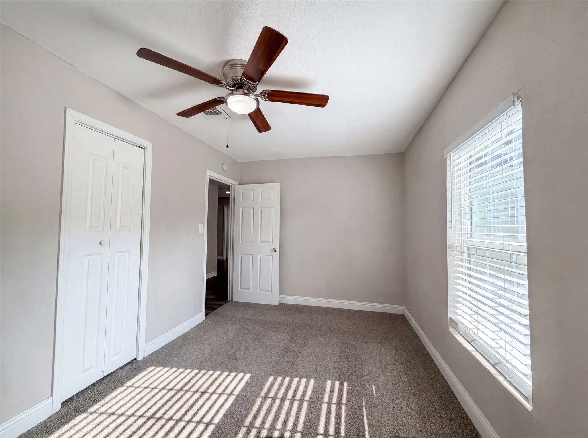 Single Family Residence For Sale in Tarrant County , 2008 Danner Street, Fort Worth, Texas 76105, 4 Bedroom, 2 Bathroom, Garage spaces, 1,355 Sqft, built in 1950, mls#21310557, Real Estate Agent in Fort Worth, Homes For Sale in Tarrant county, Homes For Sale in Fort Worth, Realtor in Fort Worth Texas, Real Estate Brokerage Independent Realty Texas, Luminita Cordes Realtor