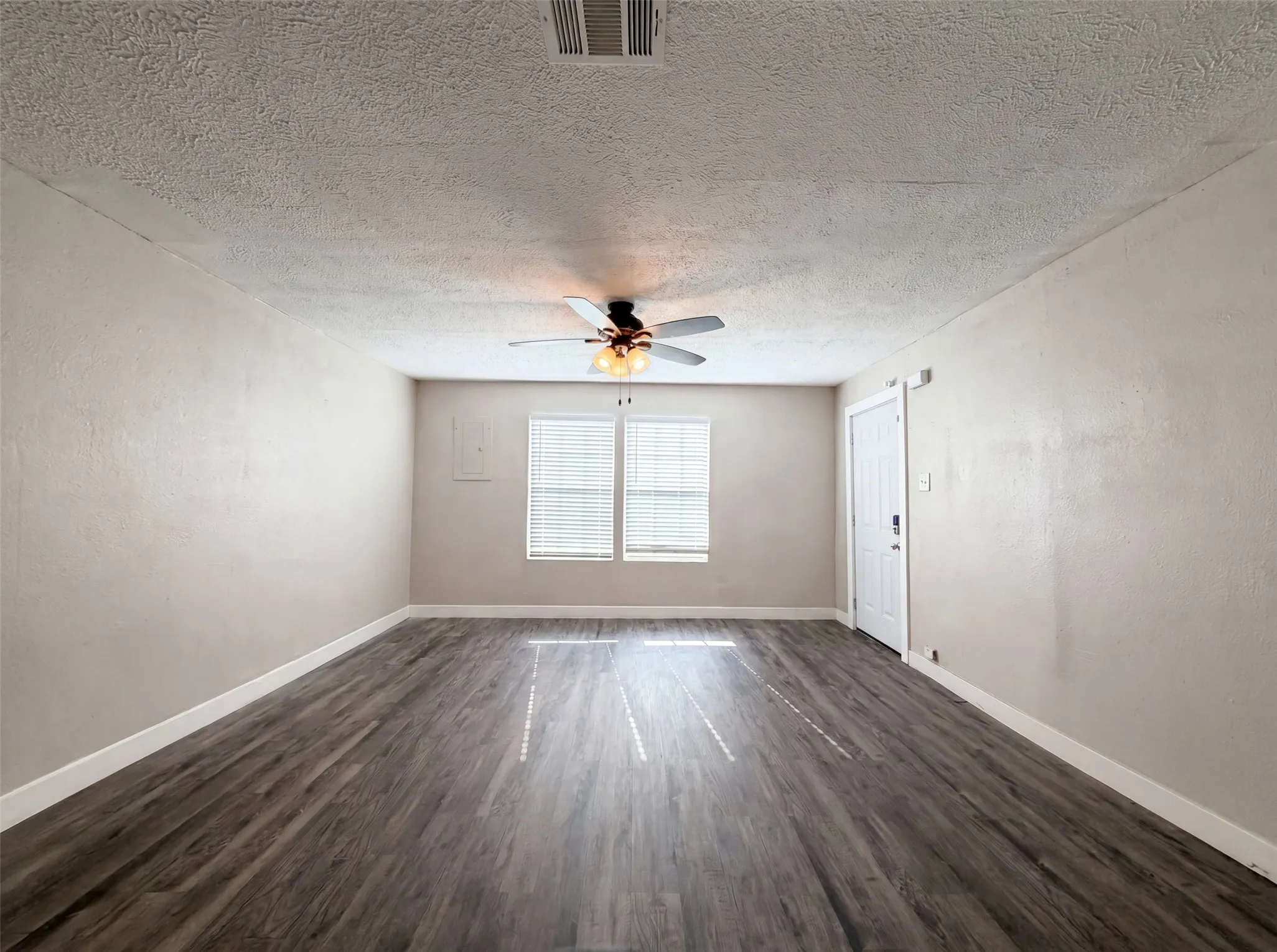 Single Family Residence For Sale in Tarrant County , 2008 Danner Street, Fort Worth, Texas 76105, 4 Bedroom, 2 Bathroom, Garage spaces, 1,355 Sqft, built in 1950, mls#21310557, Real Estate Agent in Fort Worth, Homes For Sale in Tarrant county, Homes For Sale in Fort Worth, Realtor in Fort Worth Texas, Real Estate Brokerage Independent Realty Texas, Luminita Cordes Realtor