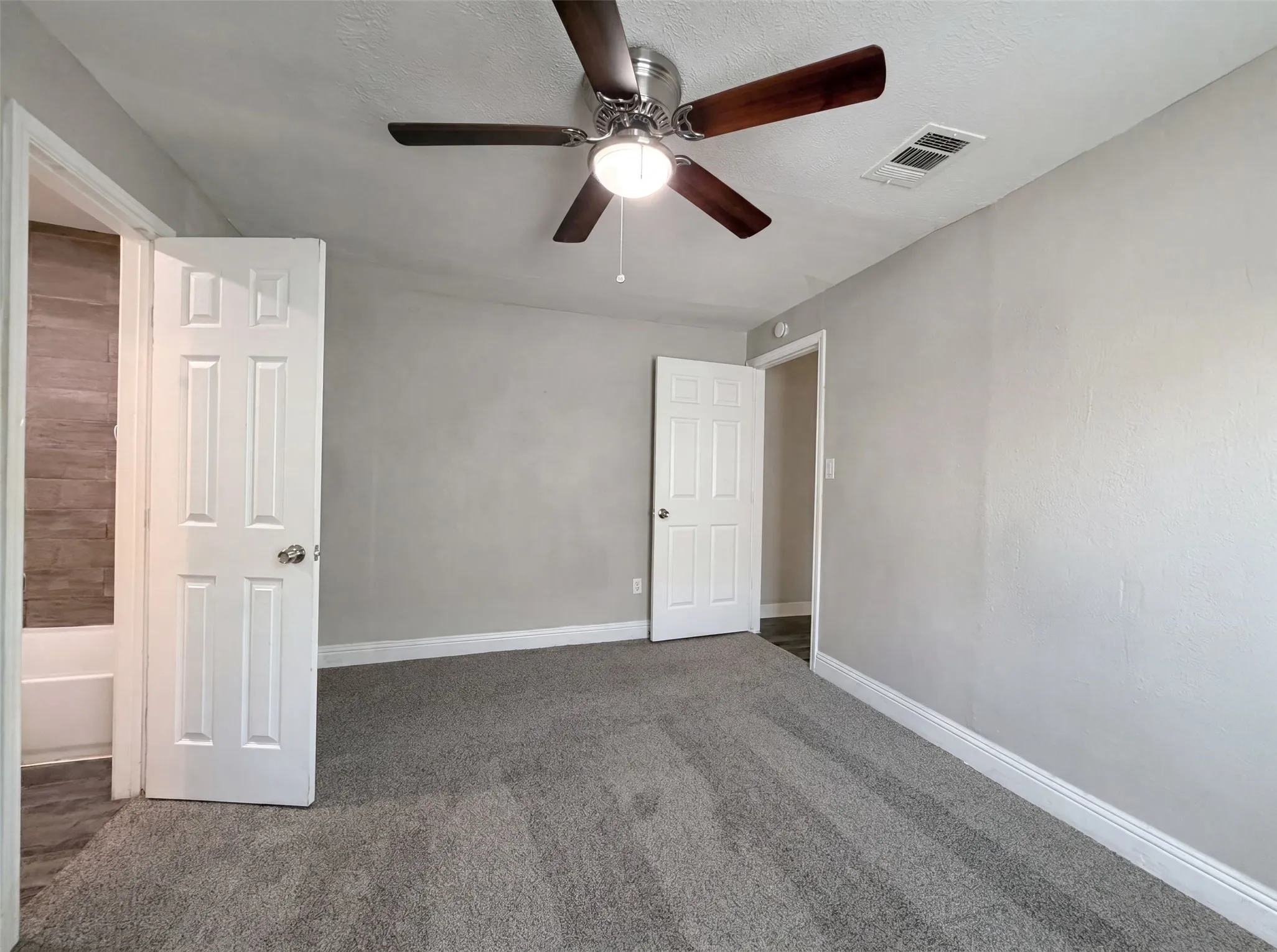 Single Family Residence For Sale in Tarrant County , 2008 Danner Street, Fort Worth, Texas 76105, 4 Bedroom, 2 Bathroom, Garage spaces, 1,355 Sqft, built in 1950, mls#21310557, Real Estate Agent in Fort Worth, Homes For Sale in Tarrant county, Homes For Sale in Fort Worth, Realtor in Fort Worth Texas, Real Estate Brokerage Independent Realty Texas, Luminita Cordes Realtor