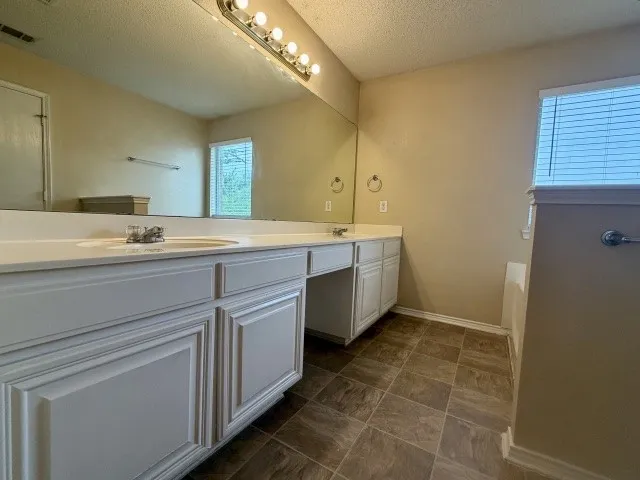 Single Family Residence For Rent in Tarrant County , 12333 Silver Mist Trail, Fort Worth, Texas 76028, 3 Bedroom, 2 Bathroom, 2 Garage spaces, 1,750 Sqft, built in 2003, mls#21310566, Real Estate Agent in Fort Worth, Homes For Rent in Tarrant county, Homes For Rent in Fort Worth, Realtor in Fort Worth Texas, Real Estate Brokerage Independent Realty Texas, Luminita Cordes Realtor