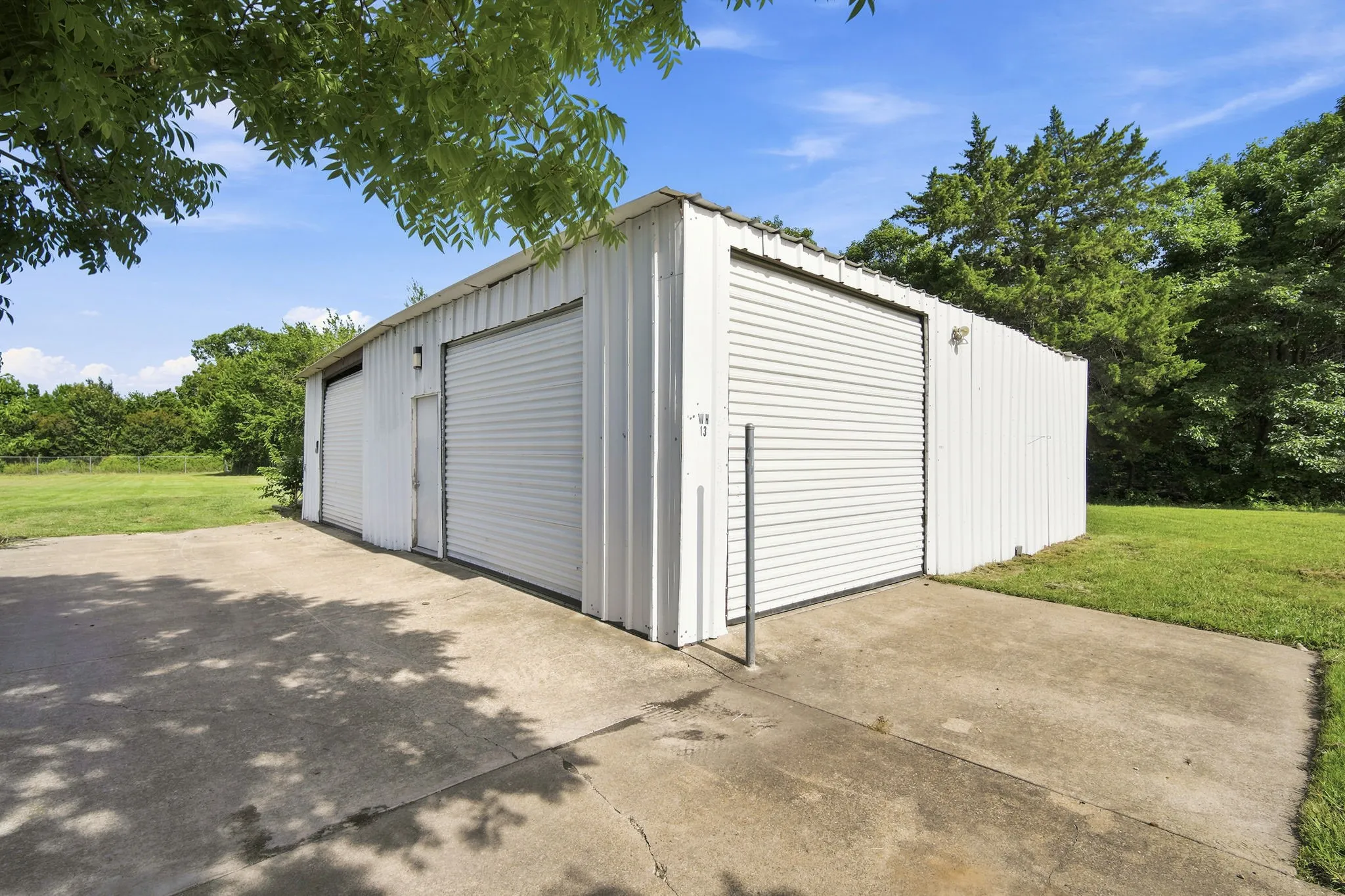 Single Family Residence For Sale in Ellis County , 112 Deborde Circle, Red Oak, Texas 75154, 3 Bedroom, 2 Bathroom, 6 Garage spaces, 2,202 Sqft, built in 1984, mls#21310359, Real Estate Agent in Red Oak, Homes For Sale in Ellis county, Homes For Sale in Red Oak, Realtor in Red Oak Texas, Real Estate Brokerage Independent Realty Texas, Luminita Cordes Realtor