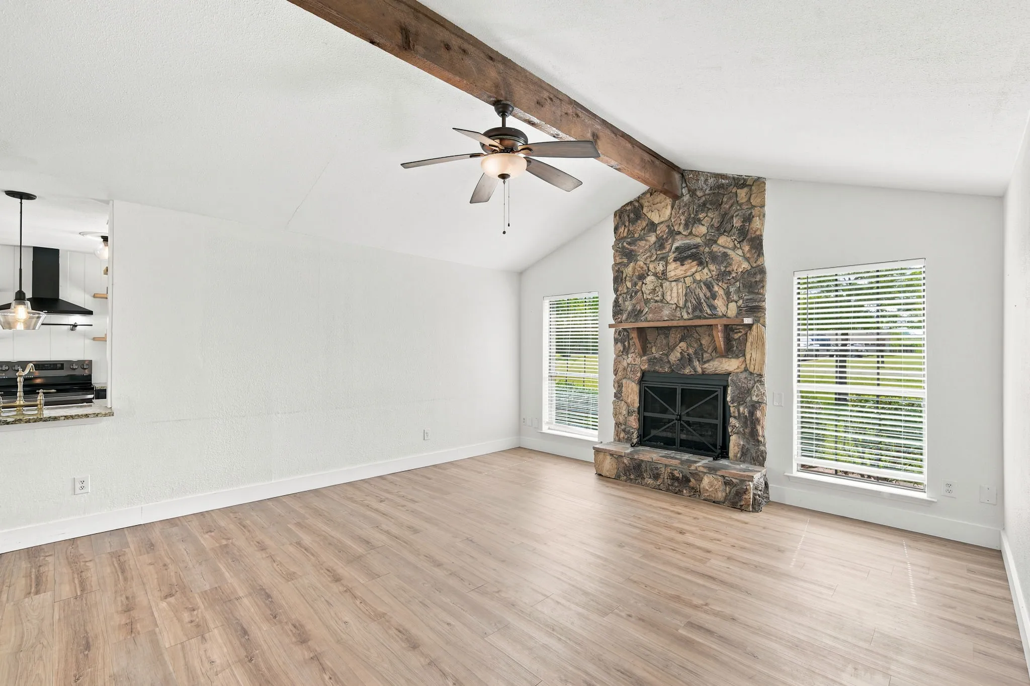Single Family Residence For Sale in Ellis County , 112 Deborde Circle, Red Oak, Texas 75154, 3 Bedroom, 2 Bathroom, 6 Garage spaces, 2,202 Sqft, built in 1984, mls#21310359, Real Estate Agent in Red Oak, Homes For Sale in Ellis county, Homes For Sale in Red Oak, Realtor in Red Oak Texas, Real Estate Brokerage Independent Realty Texas, Luminita Cordes Realtor