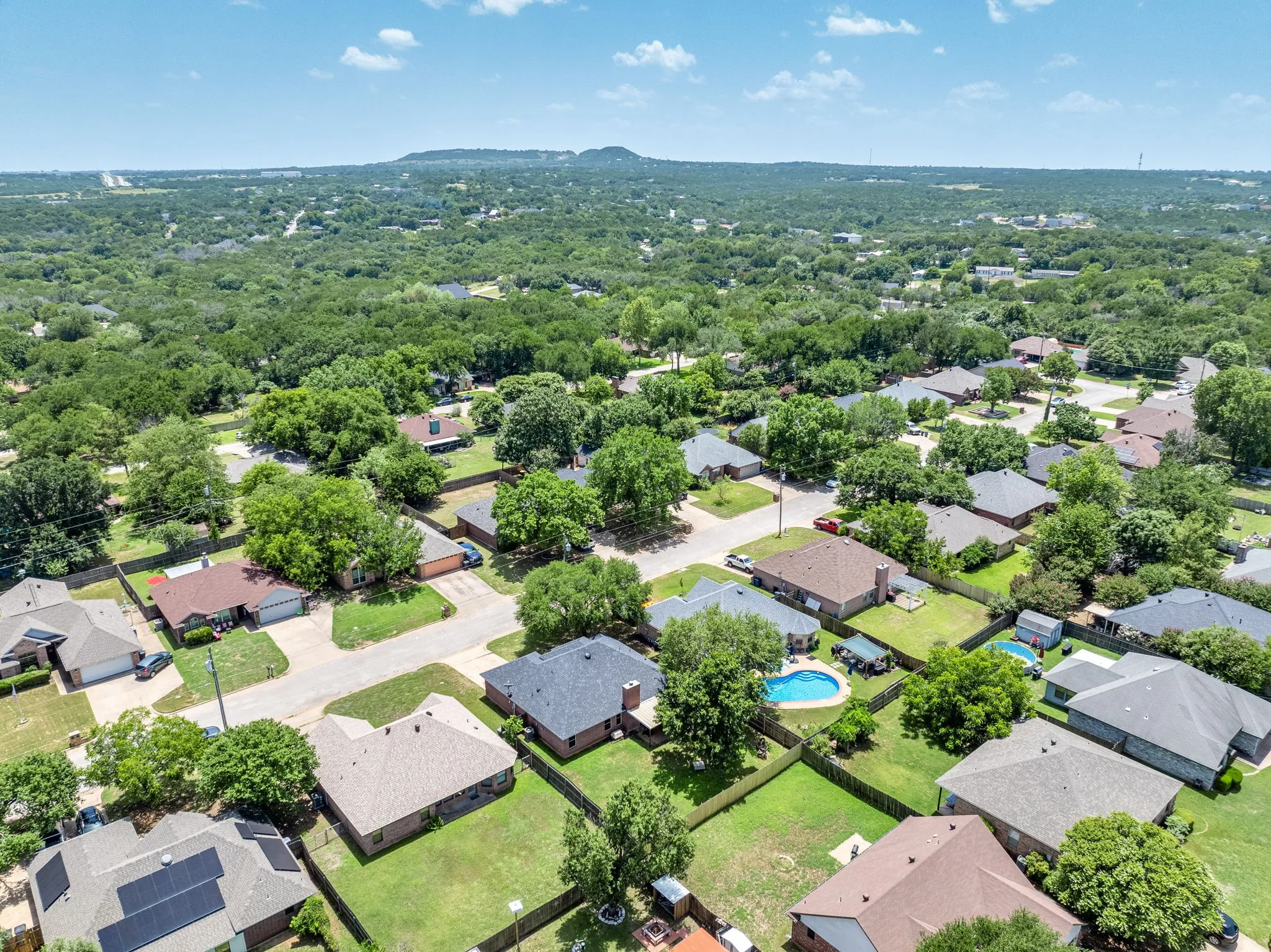 Single Family Residence For Sale in Hood County , 1510 Berry Patch Lane, Granbury, Texas 76048, 3 Bedroom, 2 Bathroom, 2 Garage spaces, 1,462 Sqft, built in 1998, mls#21310552, Real Estate Agent in Granbury, Homes For Sale in Hood county, Homes For Sale in Granbury, Realtor in Granbury Texas, Real Estate Brokerage Independent Realty Texas, Luminita Cordes Realtor