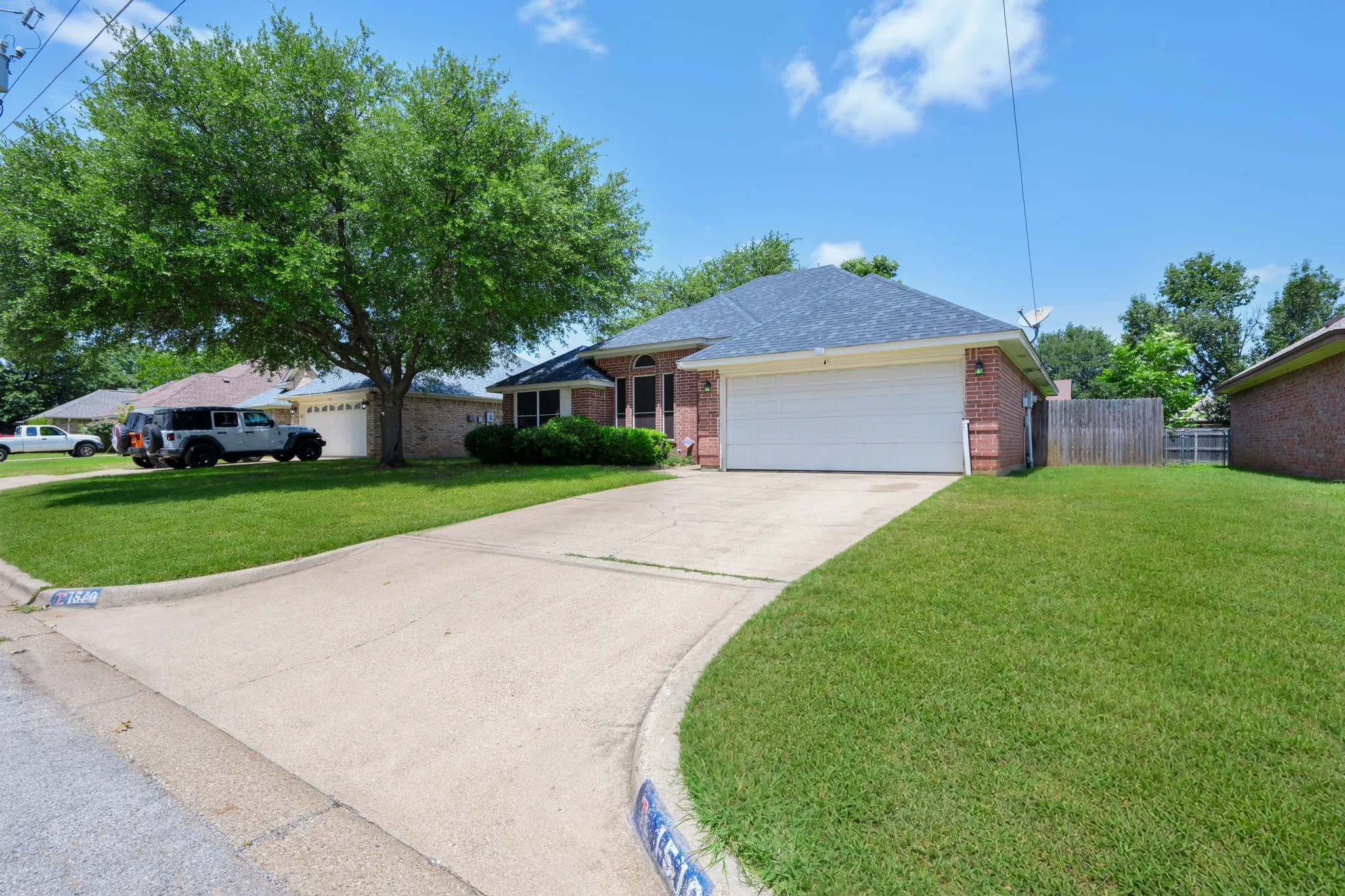 Single Family Residence For Sale in Hood County , 1510 Berry Patch Lane, Granbury, Texas 76048, 3 Bedroom, 2 Bathroom, 2 Garage spaces, 1,462 Sqft, built in 1998, mls#21310552, Real Estate Agent in Granbury, Homes For Sale in Hood county, Homes For Sale in Granbury, Realtor in Granbury Texas, Real Estate Brokerage Independent Realty Texas, Luminita Cordes Realtor